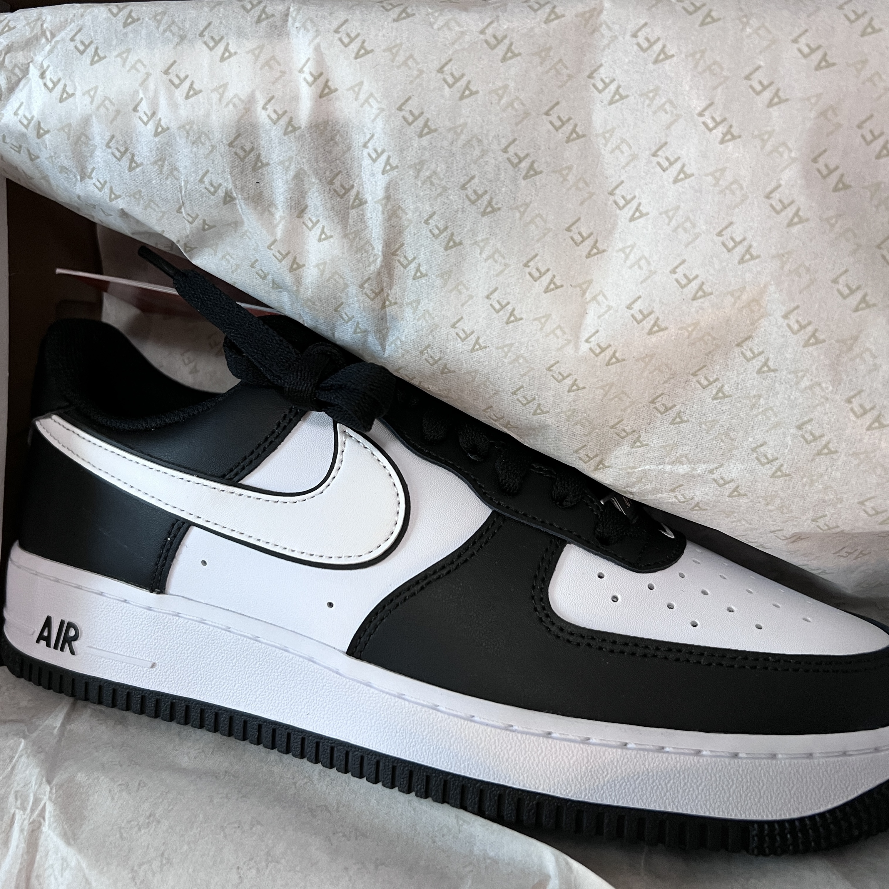 Nike Air Force 1 '07 Black White 착용 스타일