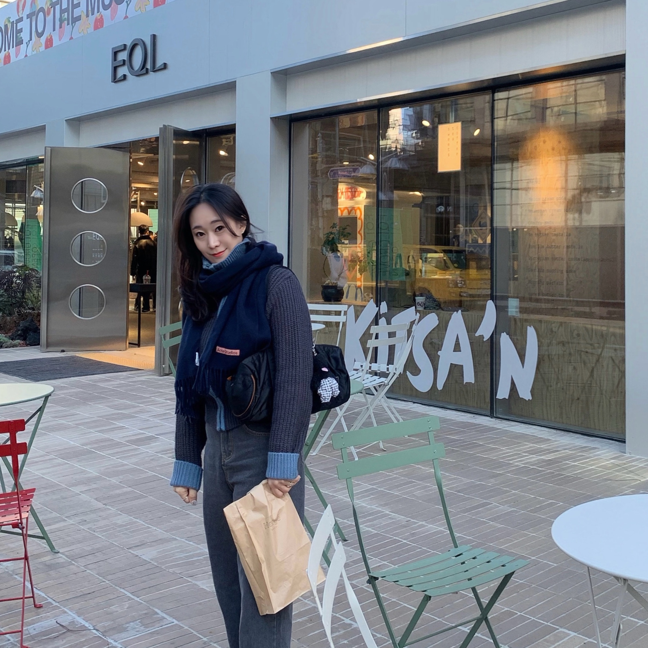 Acne Studios Narrow Wool Fringe Muffler Navy, Monamhee x 10 Corso Como Bianco Keyring Black 착용 스타일