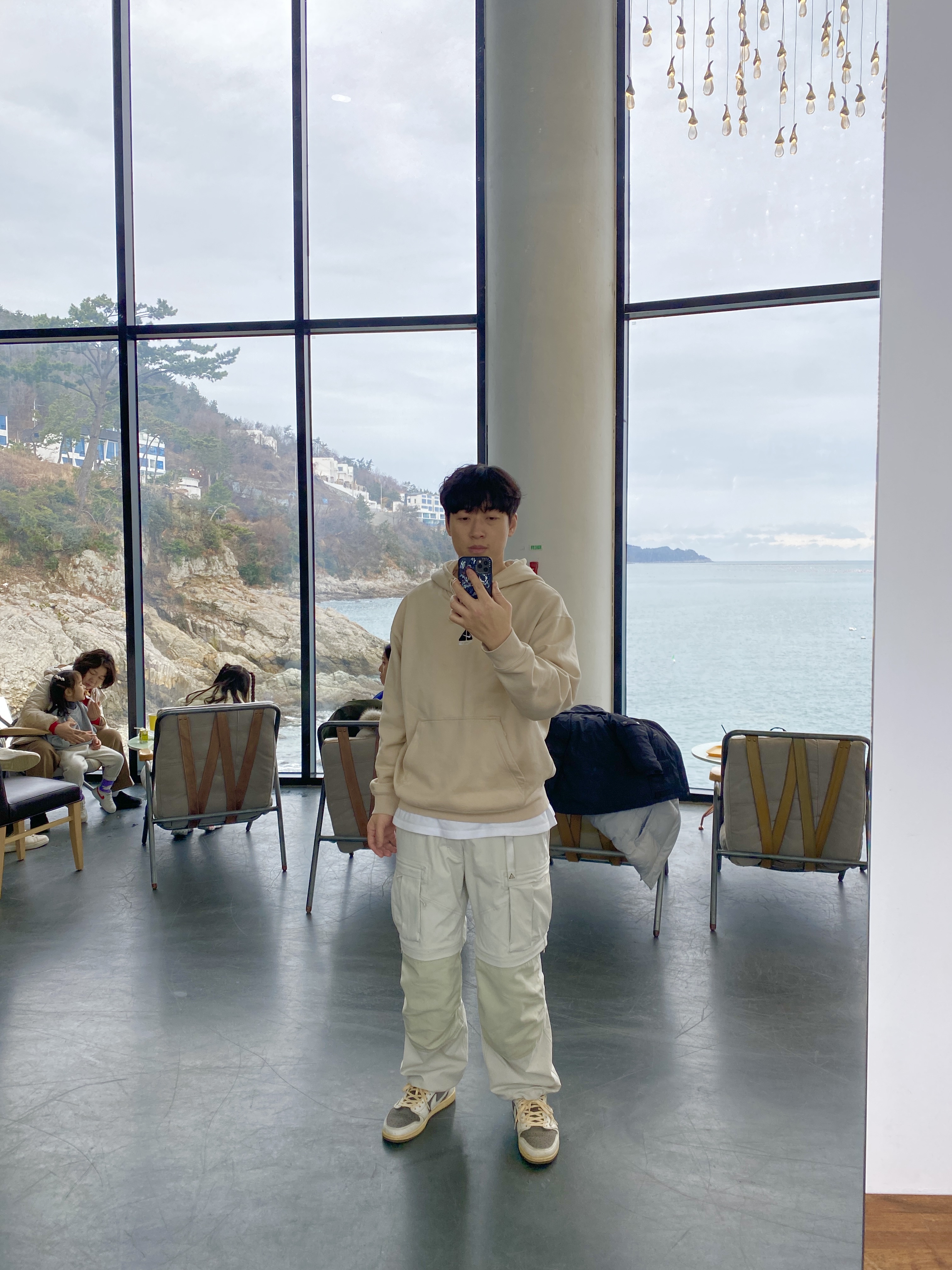 Nike ACG Smith Summit Cargo Pants Light Bone - Asia, Nike ACG Therma-Fit Pullover Fleece Hoodie Sanddrift - Asia 착용 스타일
