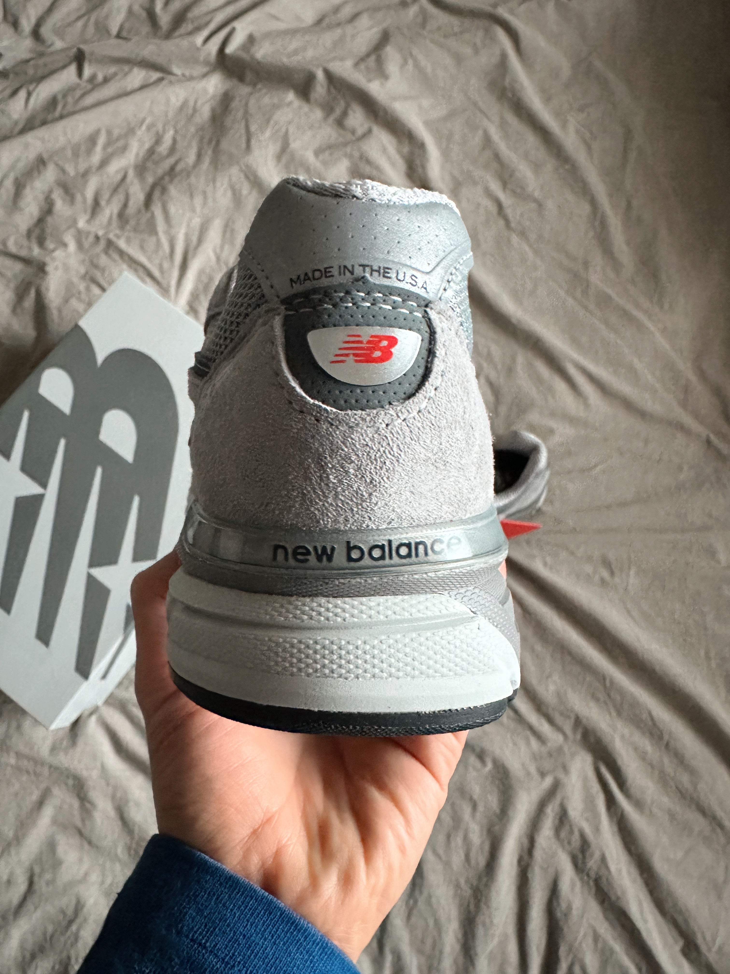 New Balance 990v4 Made in USA Grey Silver 착용 스타일 - 4