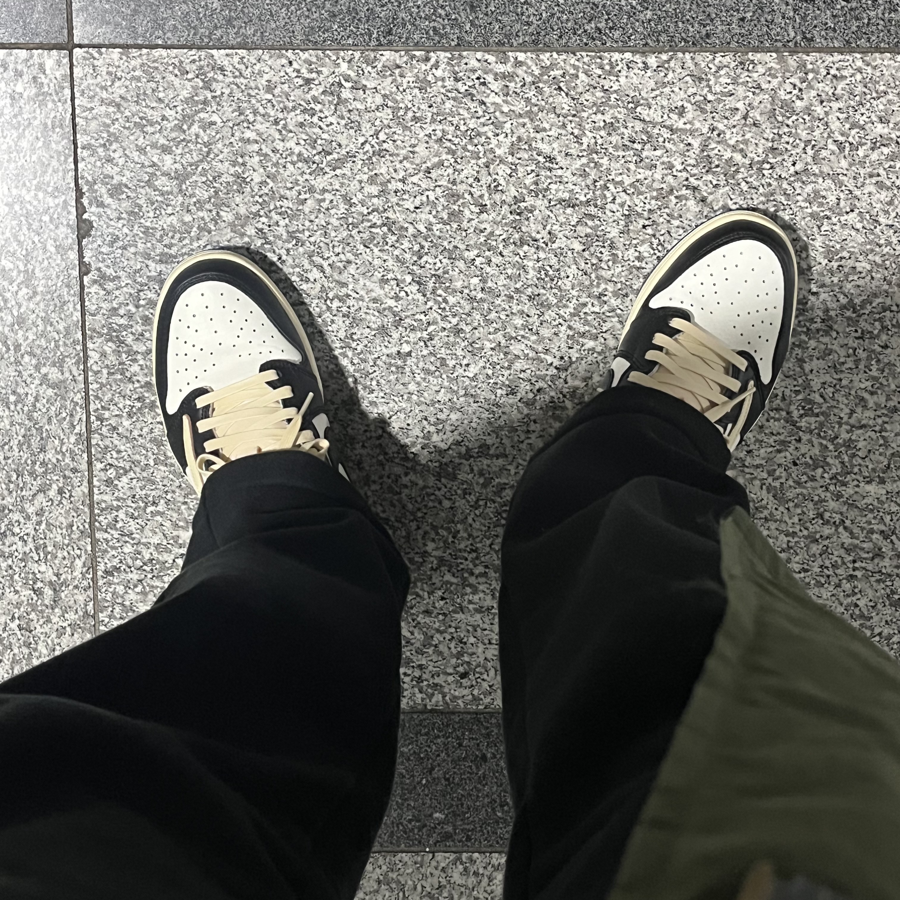 Jordan 1 x Travis Scott x Fragment Retro Low OG SP Military Blue 착용 스타일