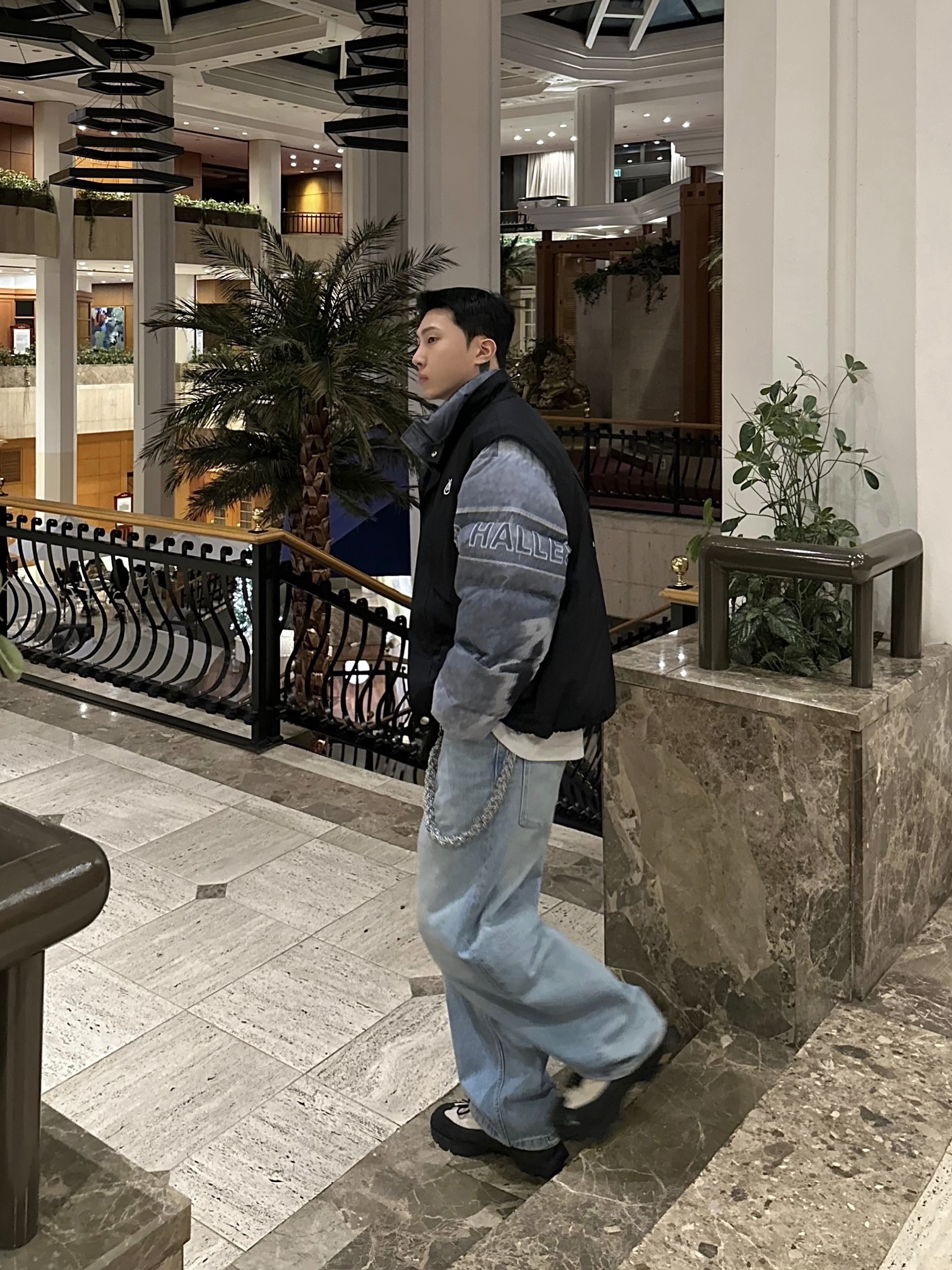 로아 하이킹 카타리나 에코스텝 비브람 솔 샌드 착용 스타일 - 1