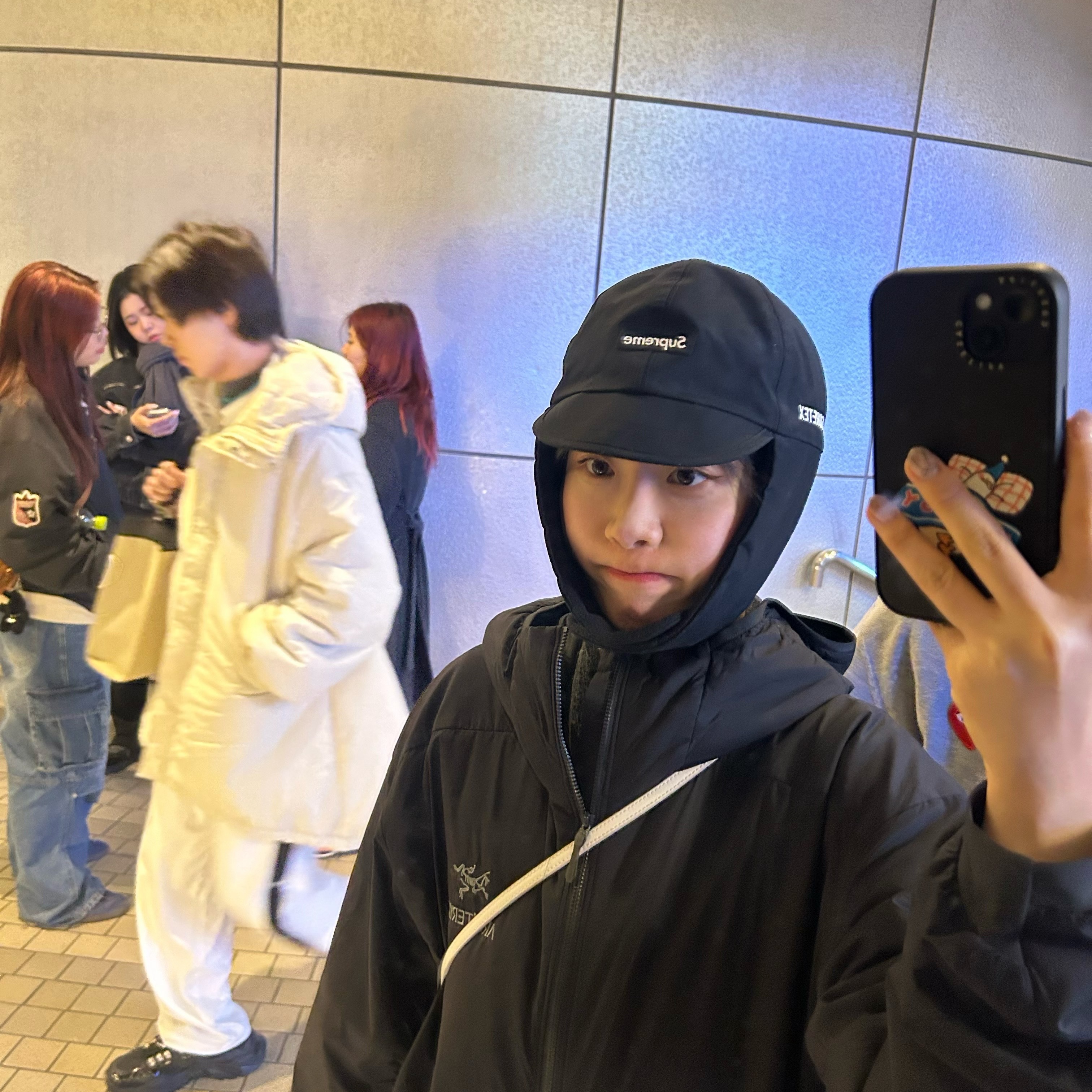 Arc'teryx Atom Hoody Black, Supreme Gore-Tex Earflap Cap Black - 23FW 착용 스타일