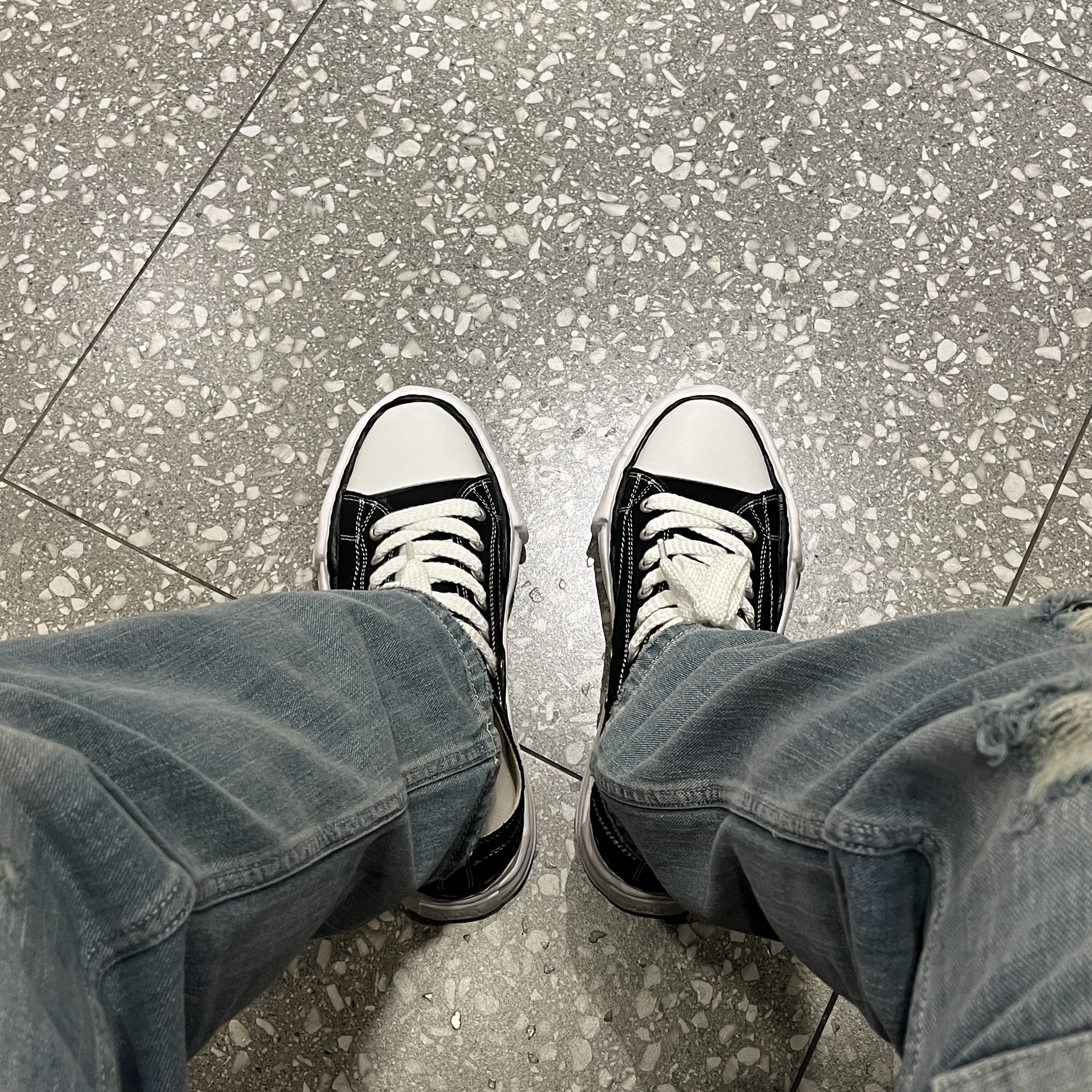 Maison Mihara Yasuhiro Peterson OG Sole Canvas Low Sneakers Black 착용 스타일