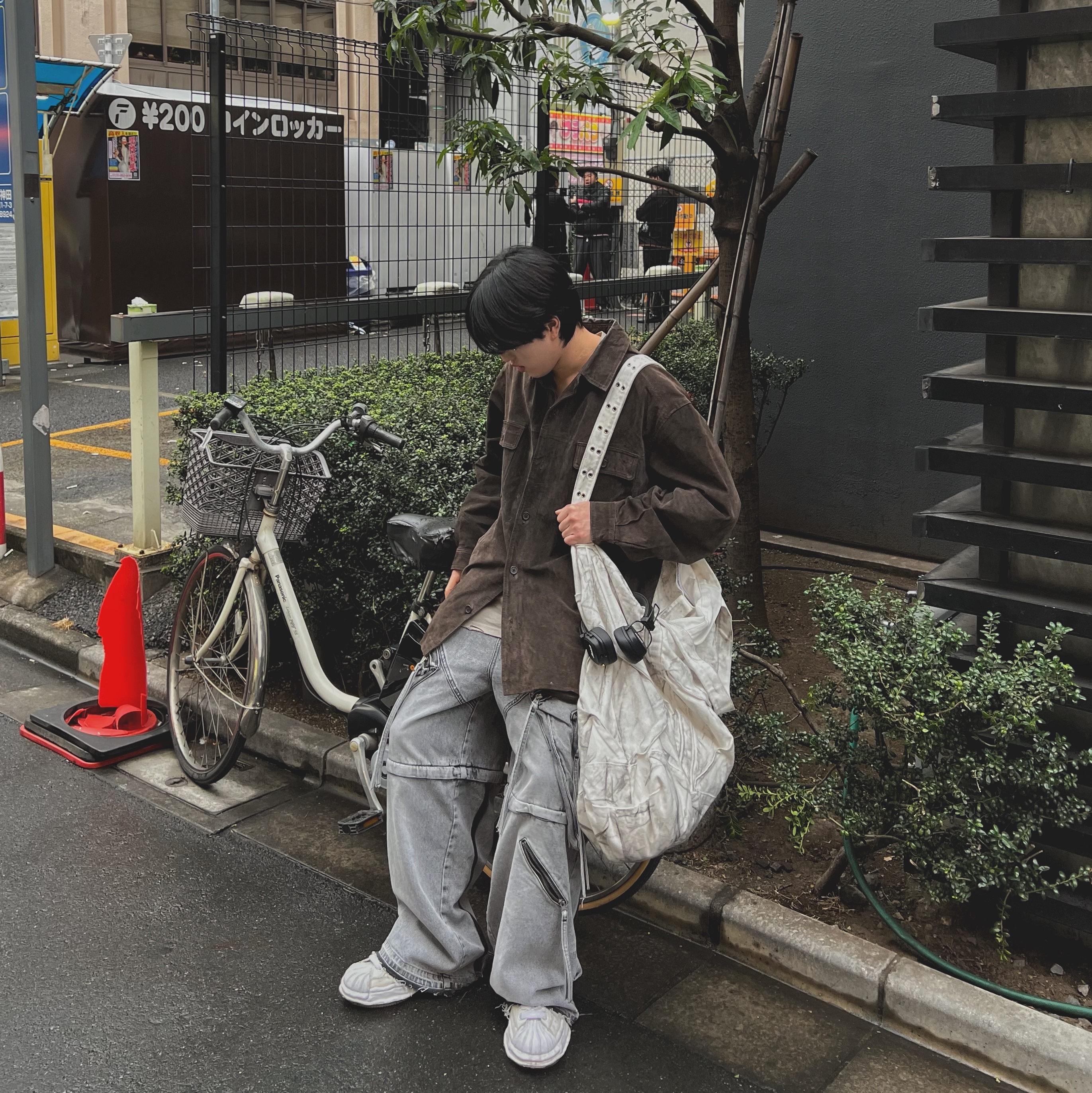 Marshall Major IV Black (Korean Ver.), Maison Mihara Yasuhiro Blakey OG Sole Canvas Low-top Sneakers White 착용 스타일 - 2
