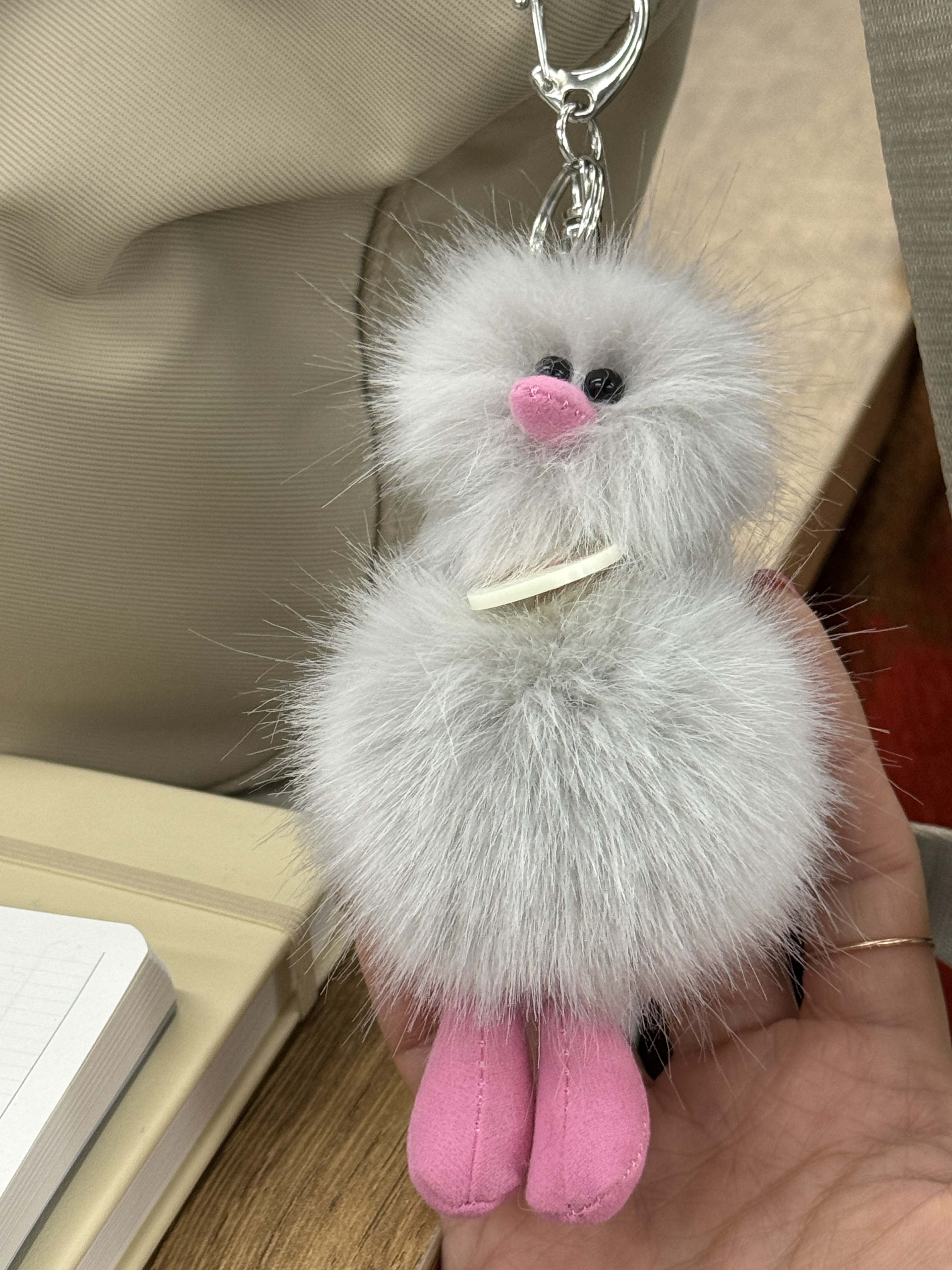 Cosymosy Mini Bird Bird Keyring Light Gray 착용 스타일