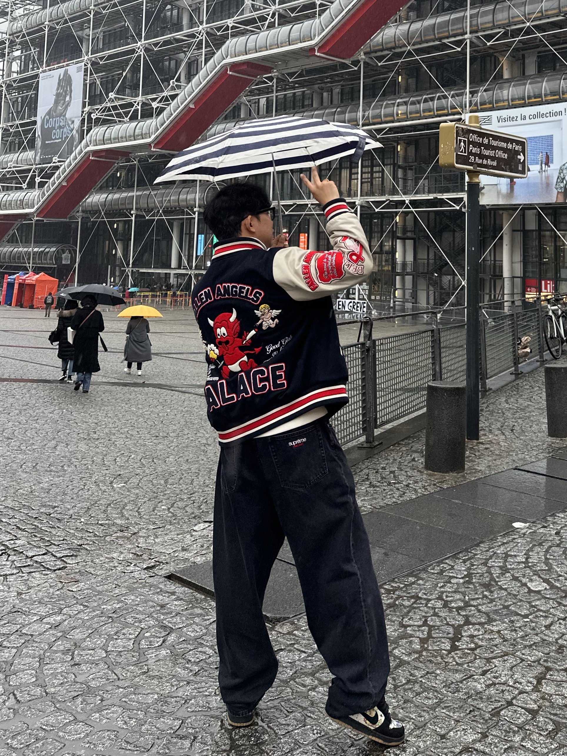 Palace Fallen Angels Varsity Jacket Navy - 23SS, Supreme Baggy Jean Black - 22FW 착용 스타일