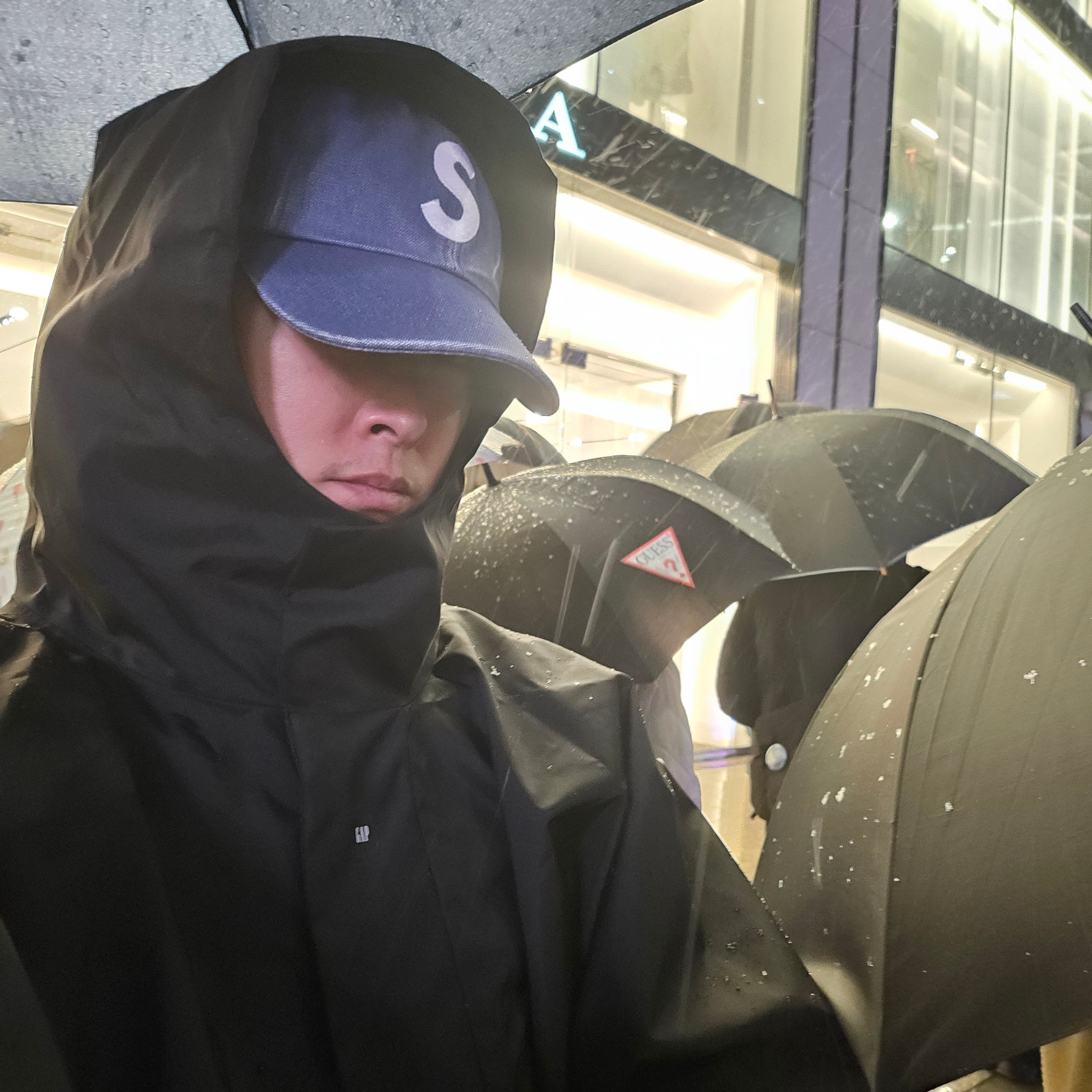 Supreme Pigment Canvas S Logo 6-Panel Navy - 23SS, Yeezy Gap Engineered By Balenciaga T-Cut Parka Black 착용 스타일 - 2