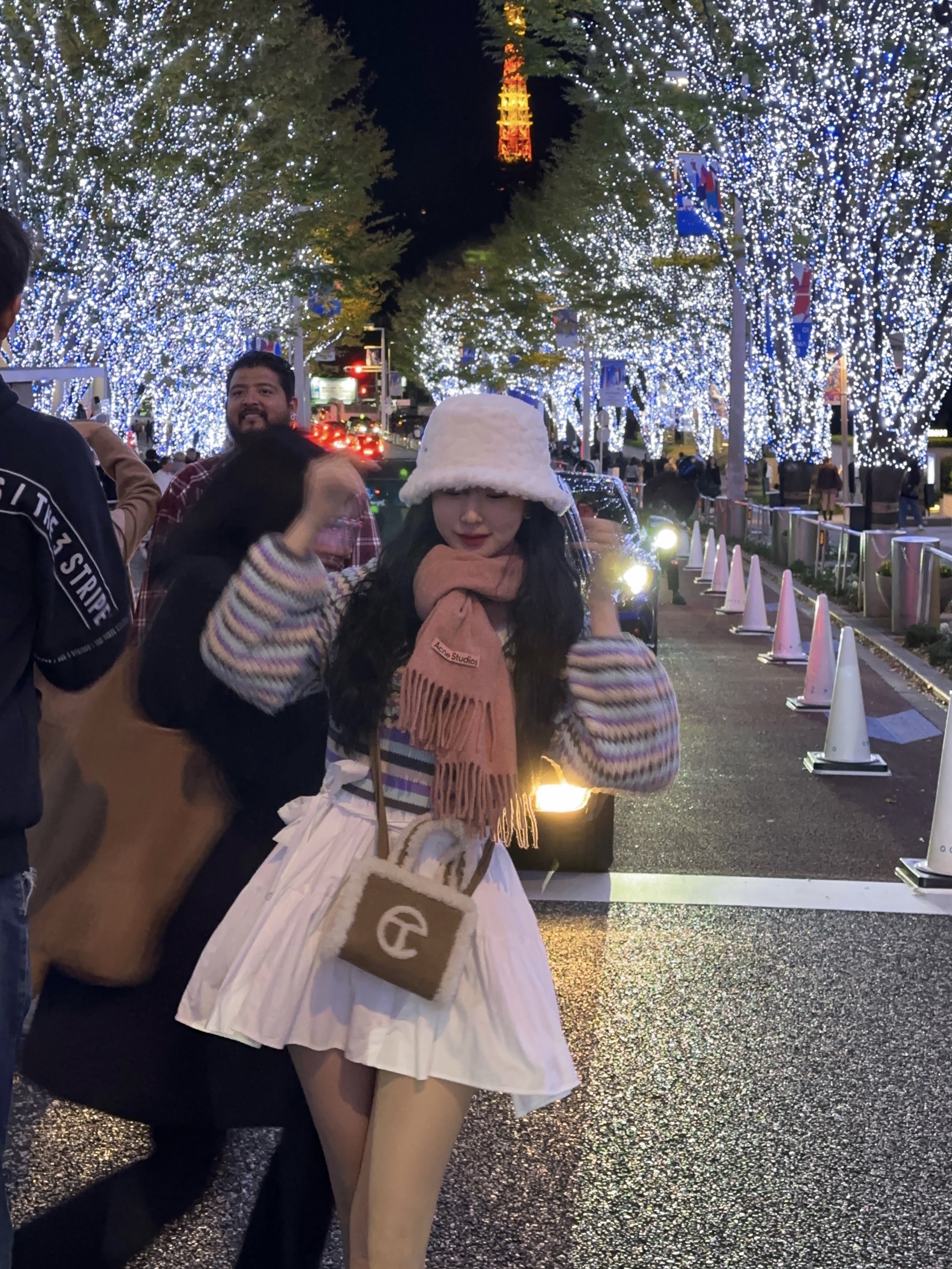 Acne Studios Narrow Wool Fringe Muffler Rose Melange 착용 스타일 - 1