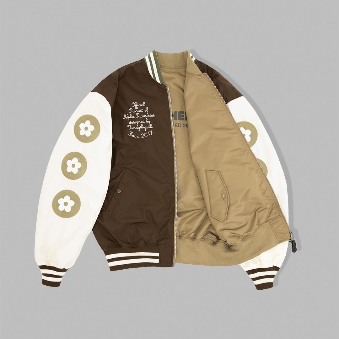 Vandy The Pink x Alpha Industries Bomber Jacket Lead Gray 착용 스타일 - 5