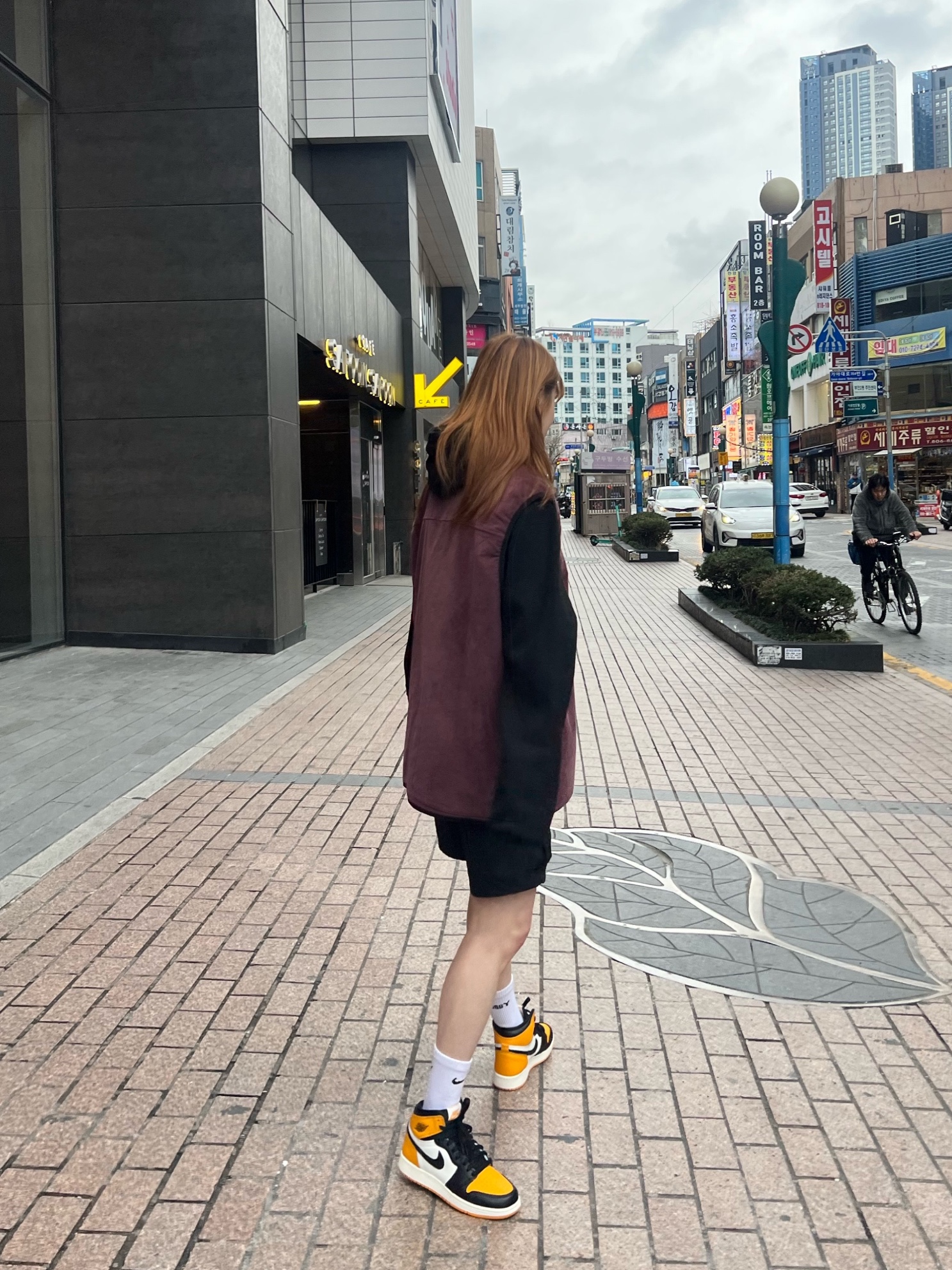 Jordan 1 Retro High OG Taxi, Obey Eyes Icon Hood Black 착용 스타일 - 3