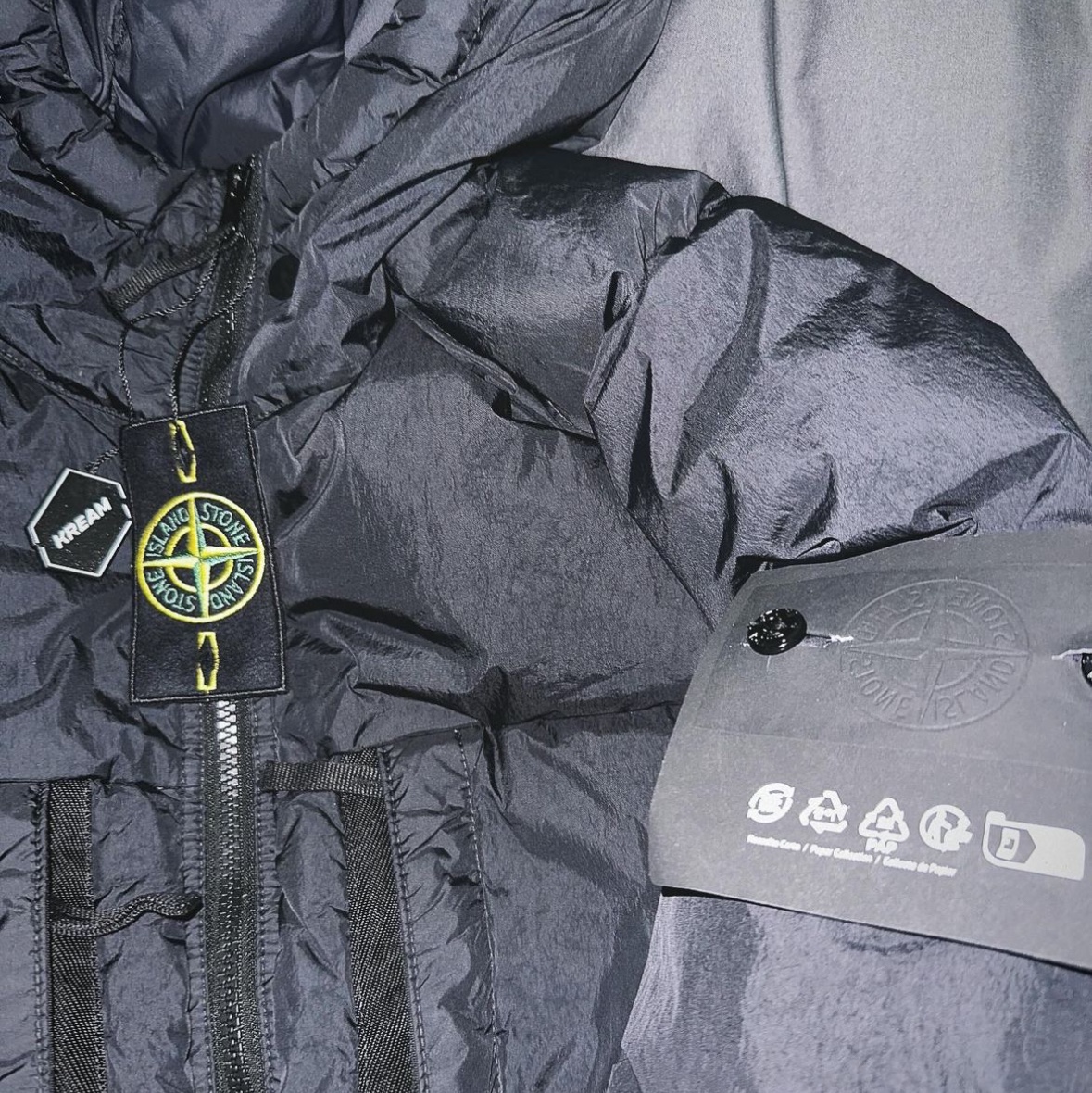Stone Island 40723 Garment Dyed Crinkle Reps Recycled Nylon Hooded Down Jacket Black - 23FW 착용 스타일