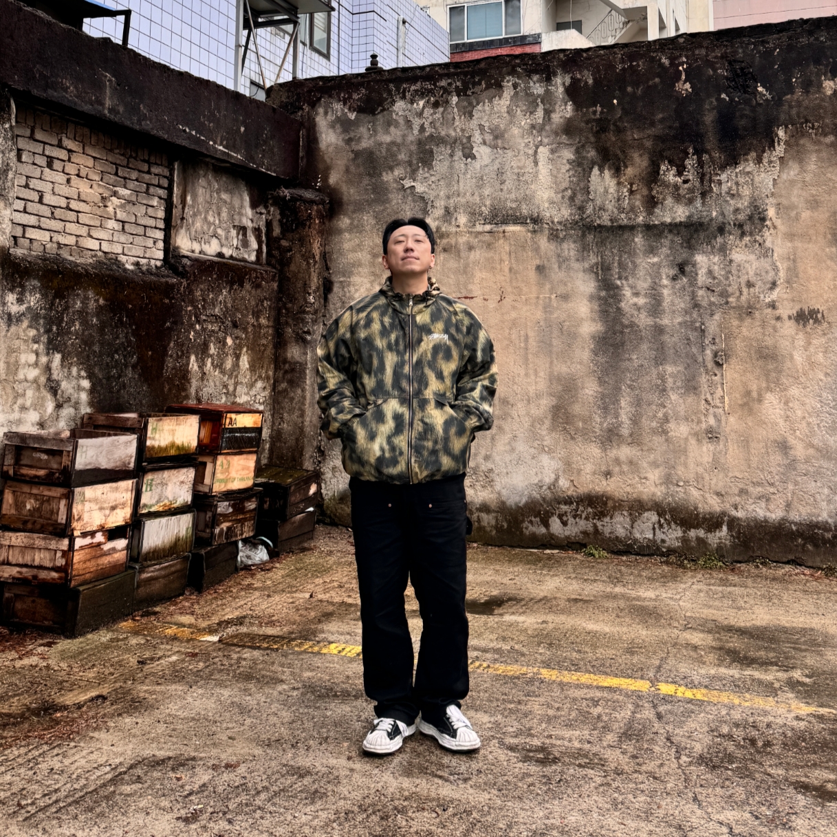 Maison Mihara Yasuhiro Blakey OG Sole Canvas Low-top Sneakers Black White, Stussy Fur Print Beach Shell Jacket Brown 착용 스타일
