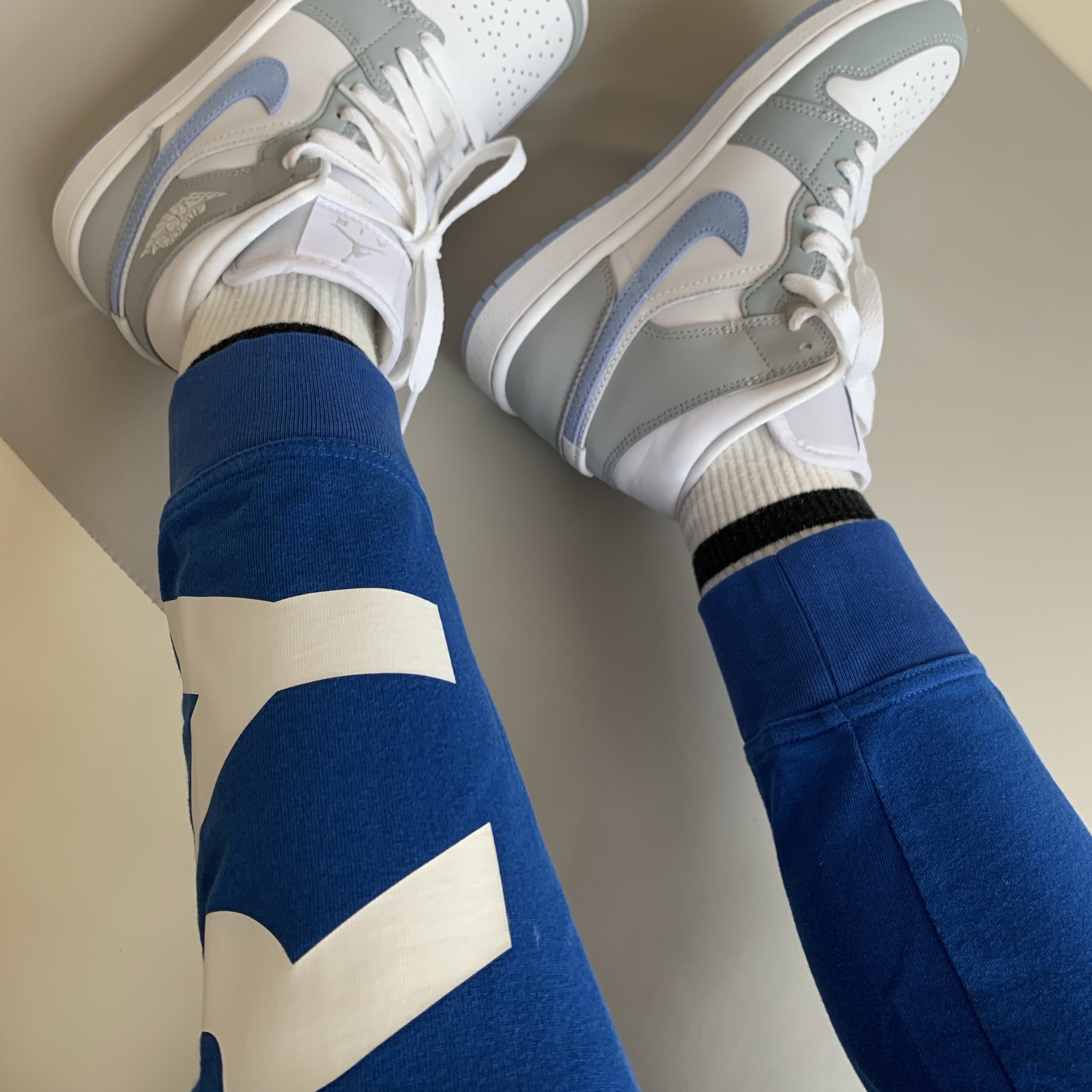 (W) Jordan 1 Mid Wolf Grey 착용 스타일