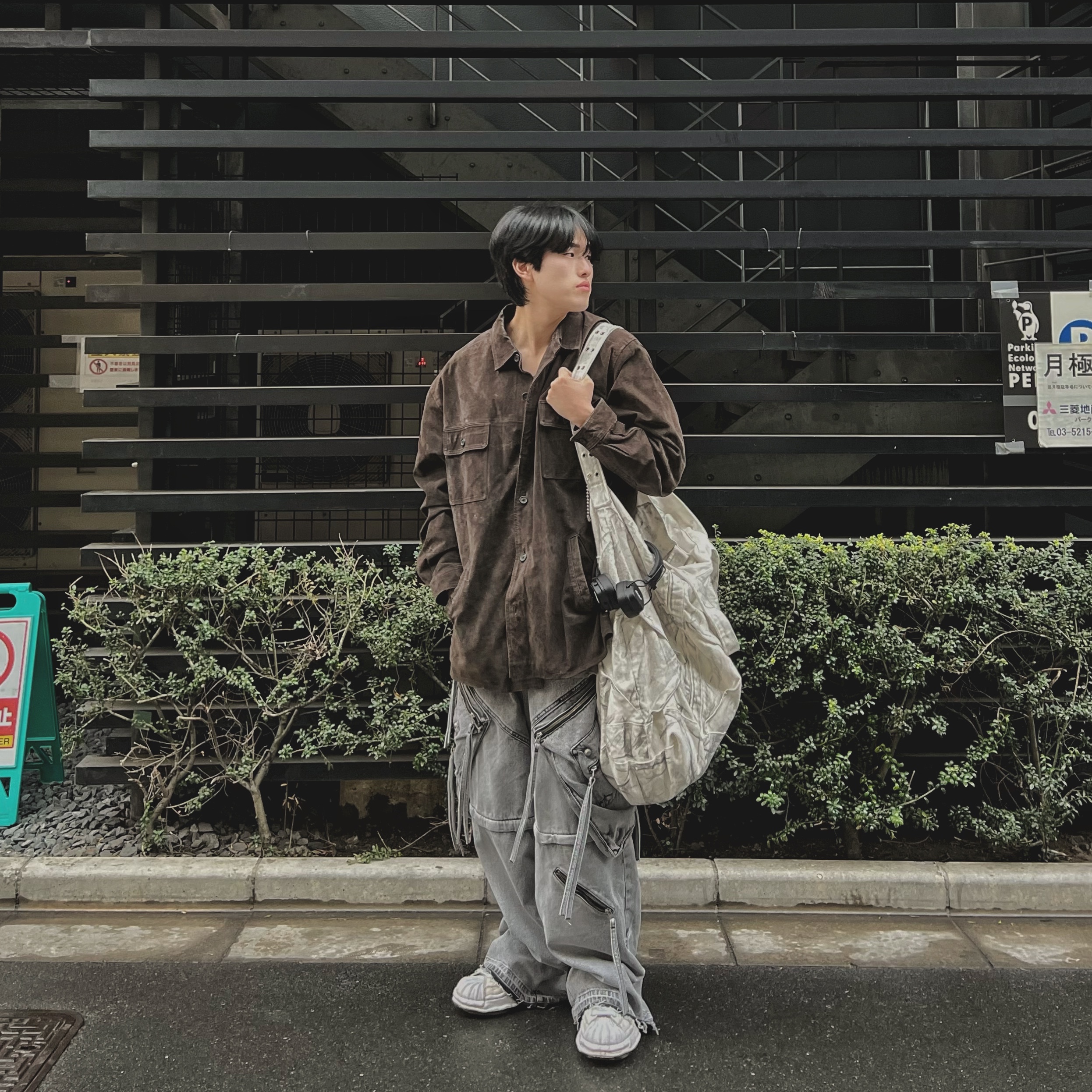 Marshall Major IV Black (Korean Ver.), Maison Mihara Yasuhiro Blakey OG Sole Canvas Low-top Sneakers White 착용 스타일 - 3