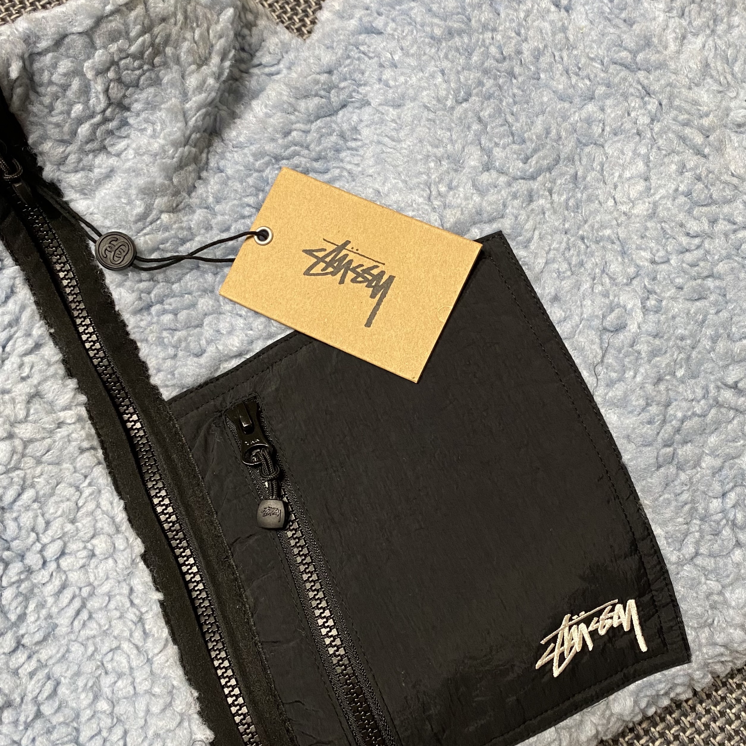 Stussy Sherpa Reversible Jacket Light Denim 착용 스타일