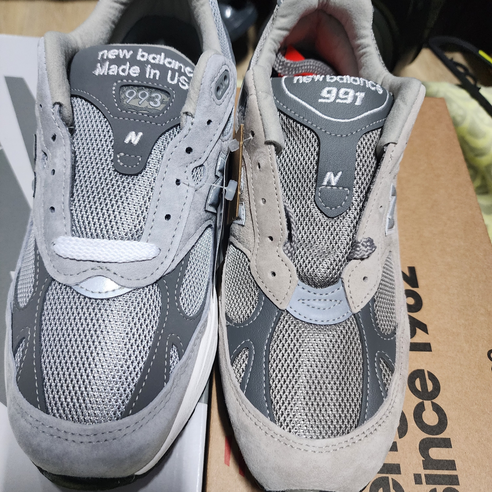 New Balance 991 Made in UK Grey, New Balance 993 Made in USA Grey - D Standard 착용 스타일 - 2