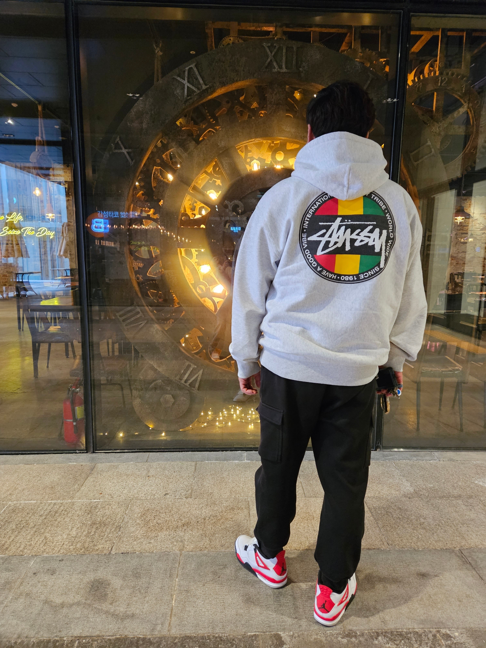 Stussy Classic Dot Hoodie Ash Heather, Jordan 4 Retro Red Cement 착용 스타일