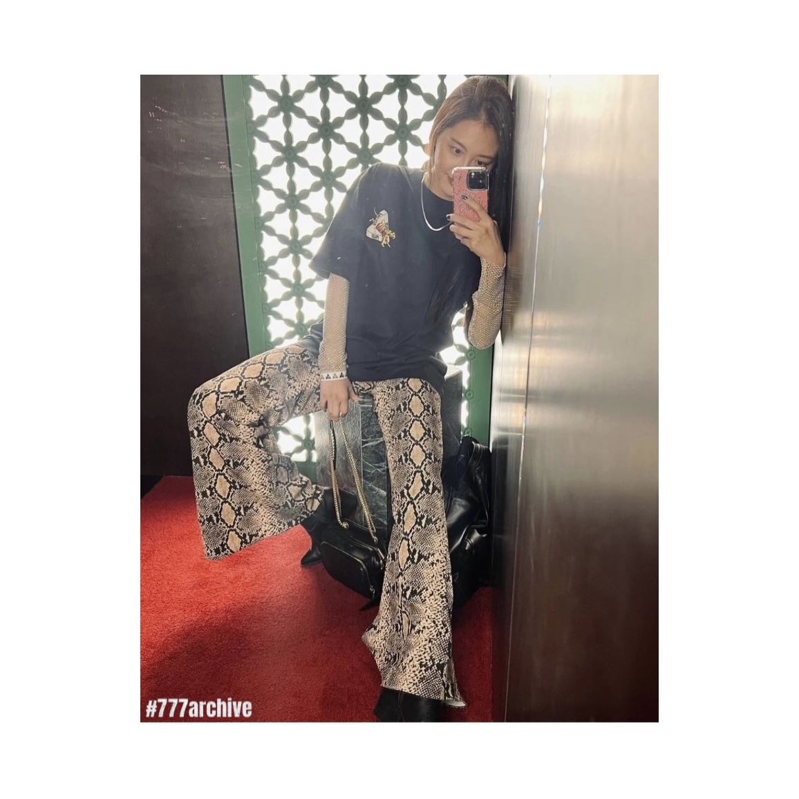 Palace Korea Tri-Ferg T-Shirt Black - 24SS 착용 스타일 - 2