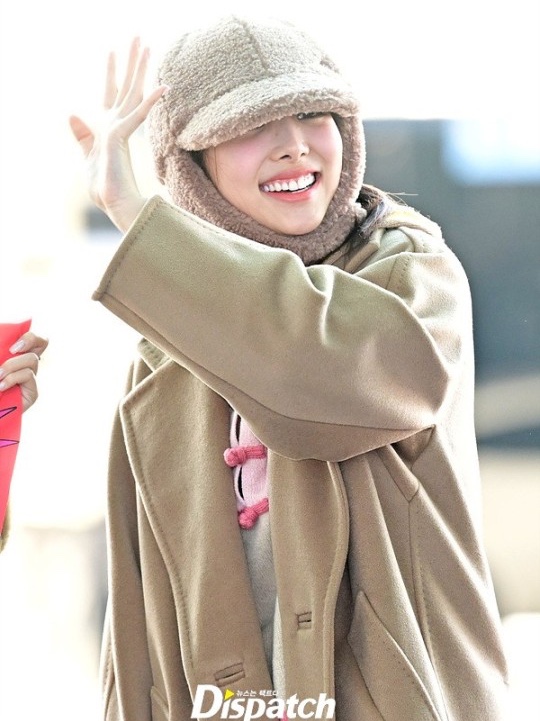 (W) Max Mara Madame 101801 Icon Coat Sand 착용 스타일