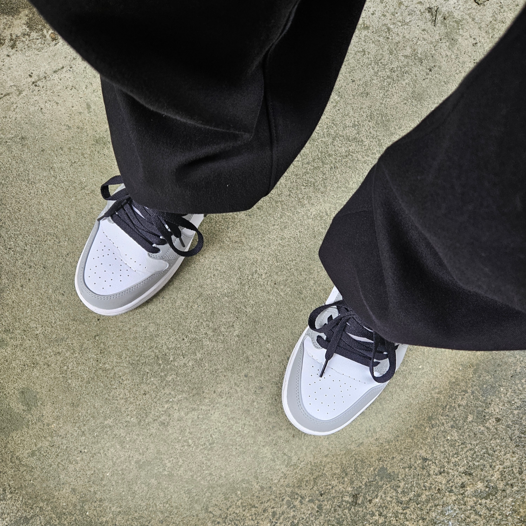 Jordan 1 Mid Light Smoke Grey 착용 스타일