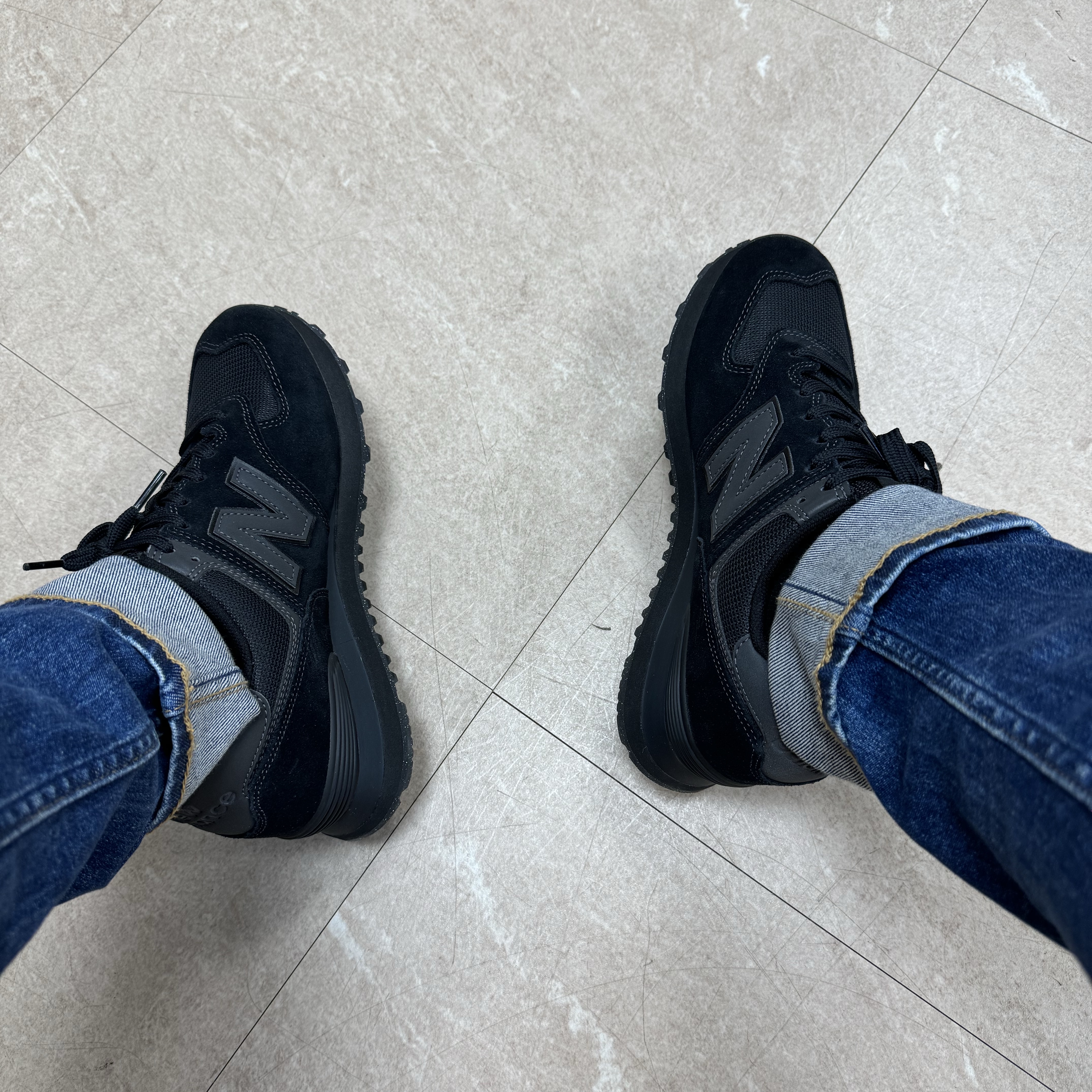 New Balance 574 Triple Black - D Standard 착용 스타일