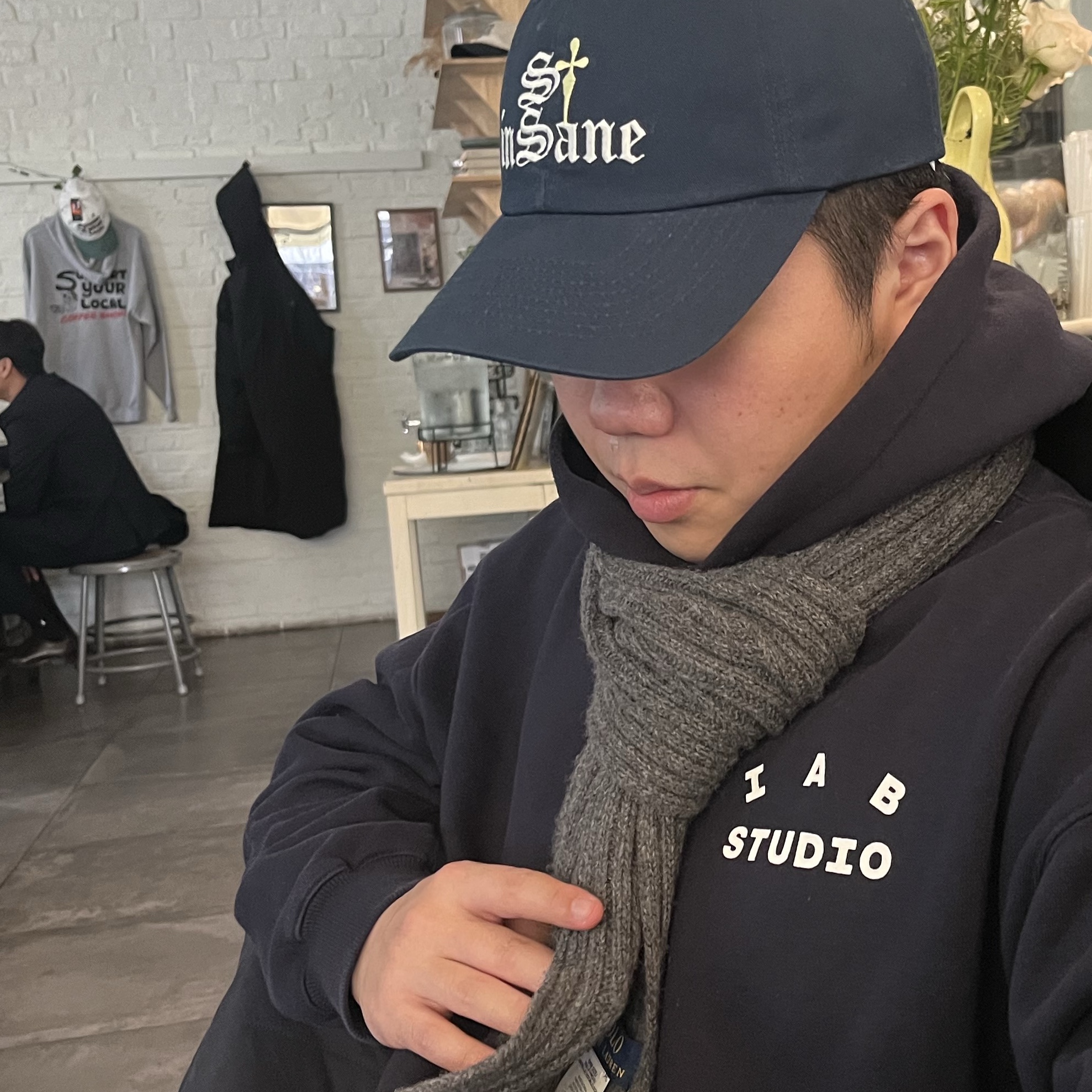 IAB Studio Hoodie Navy - 21SS 착용 스타일