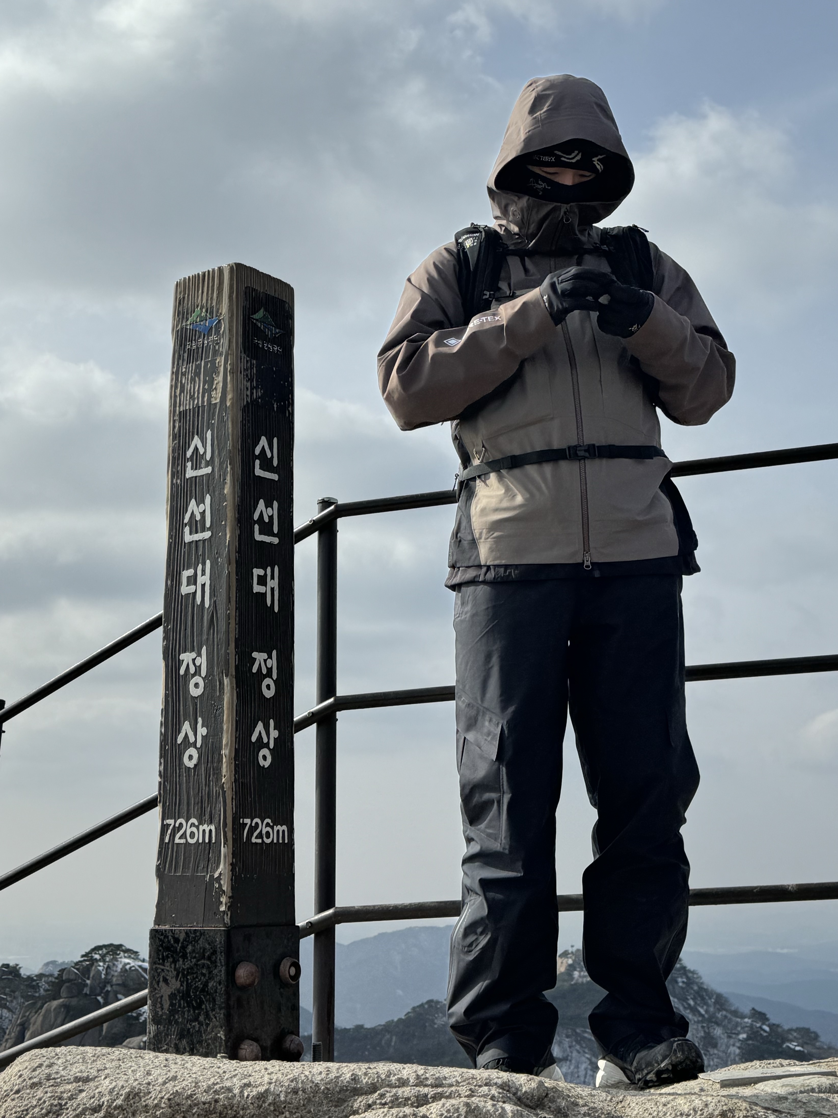 Salomon x MM6 Maison Margiela XT-15 Black, Arc'teryx Bird Head Toque Orca 착용 스타일