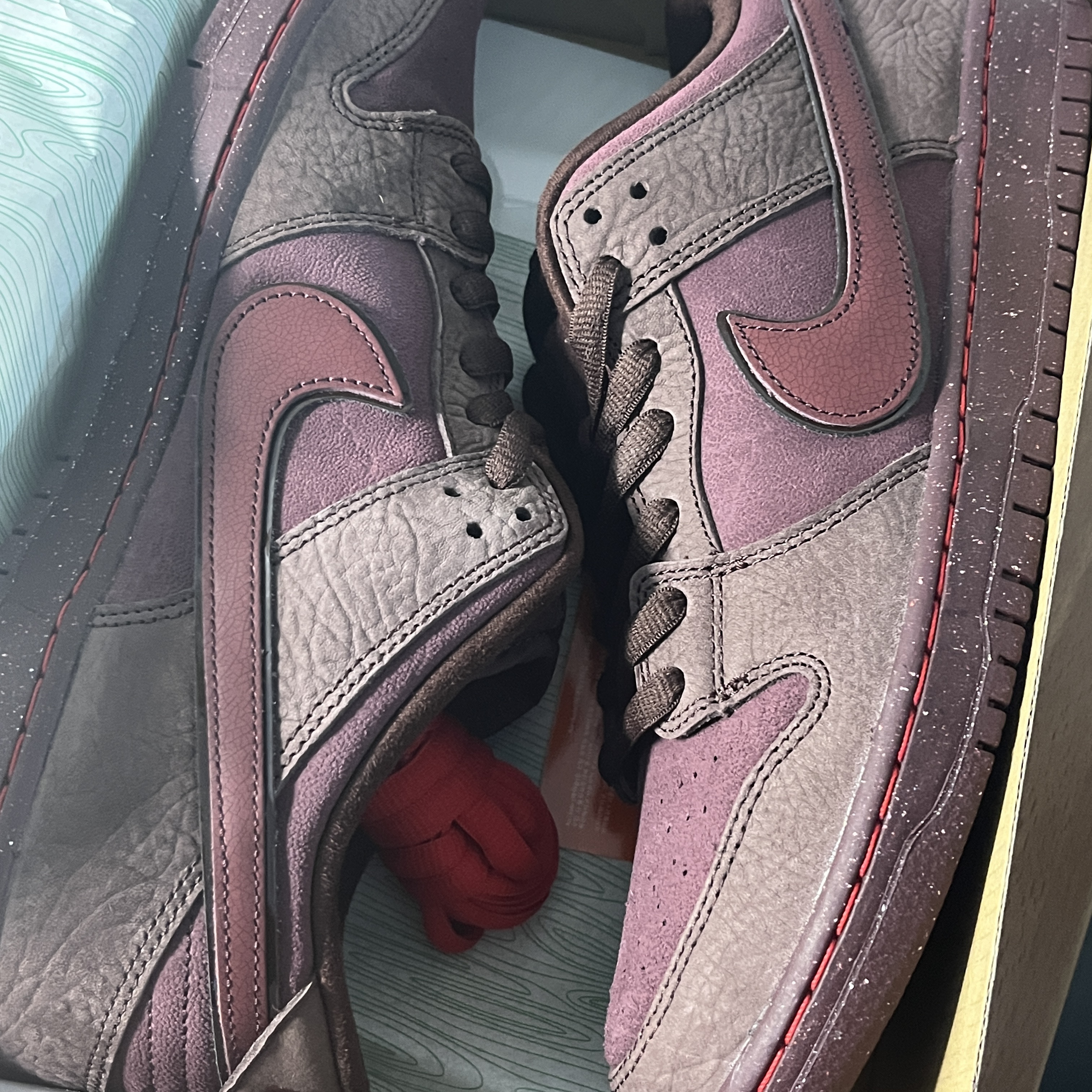 Nike SB Dunk Low PRM Burgundy Crush 착용 스타일