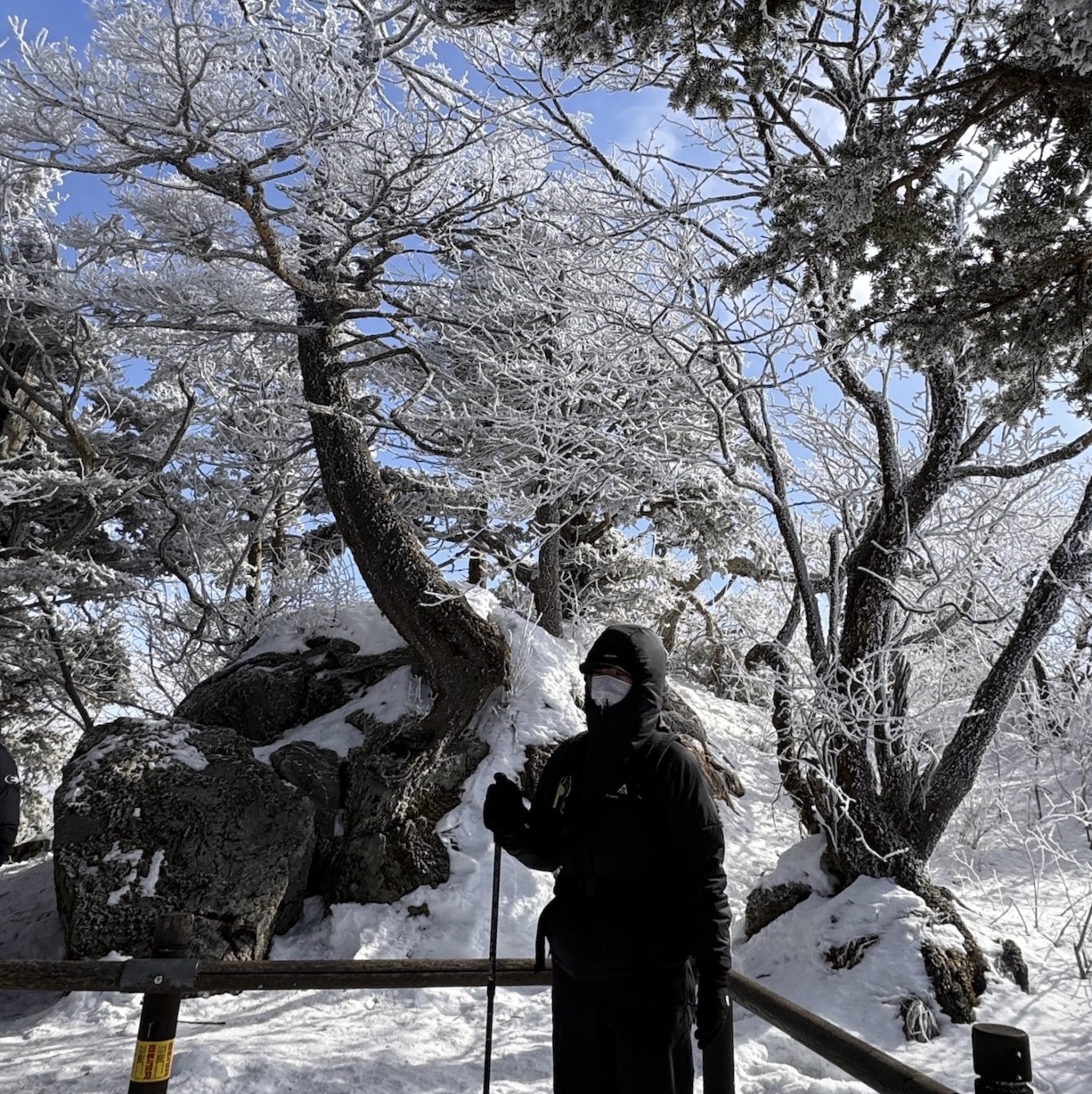 The North Face Gore-Tex Earmuff Cap Black, Nike ACG Trail Pants Black Anthracite - Asia 착용 스타일