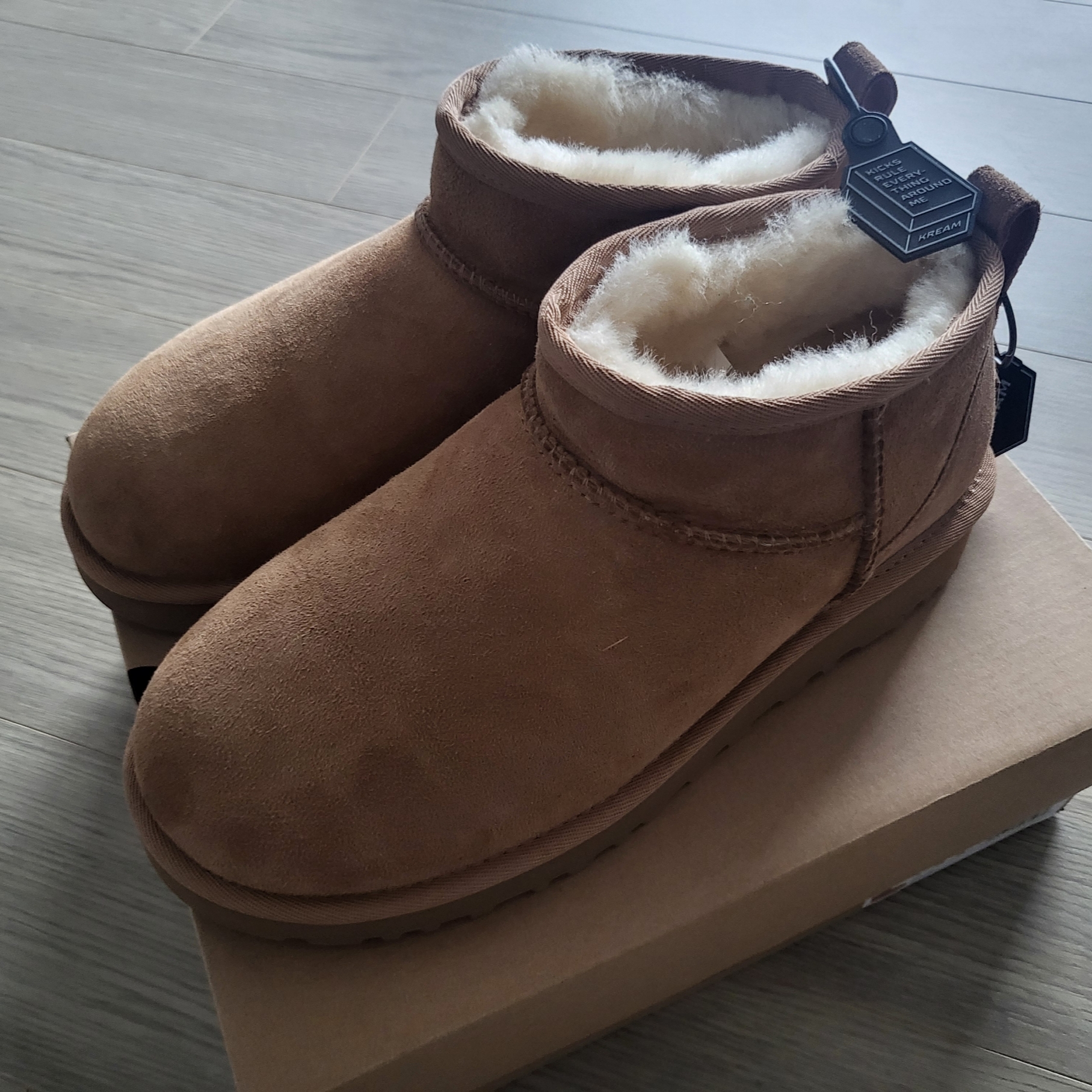 (W) UGG Classic Ultra Mini Boots Chestnut 착용 스타일