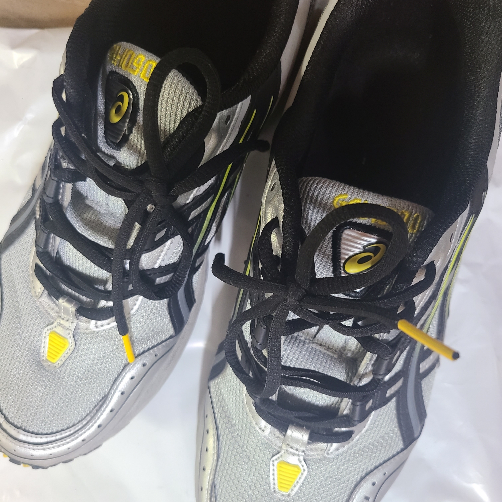 Asics Gel-1090 Mid Grey Black 착용 스타일