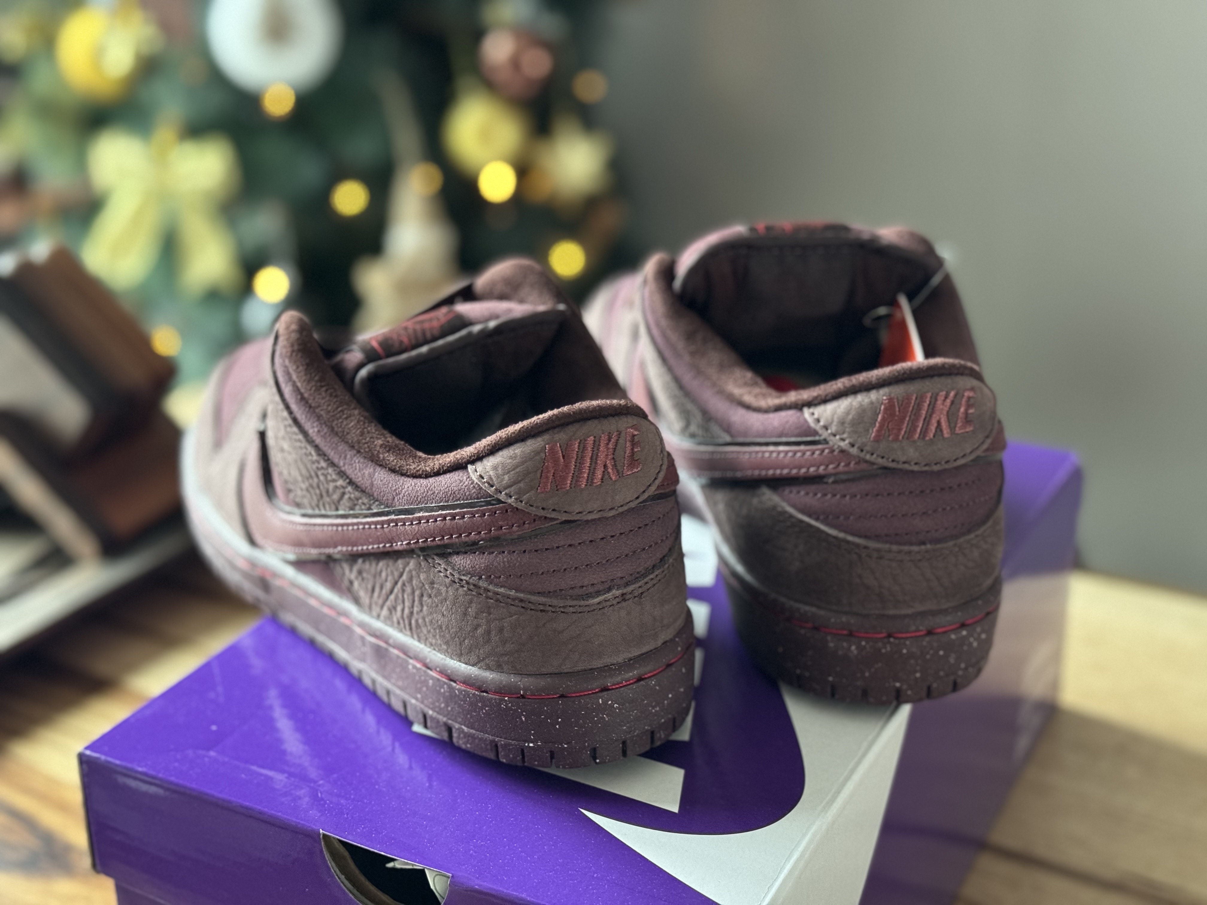Nike SB Dunk Low PRM Burgundy Crush 착용 스타일 - 4