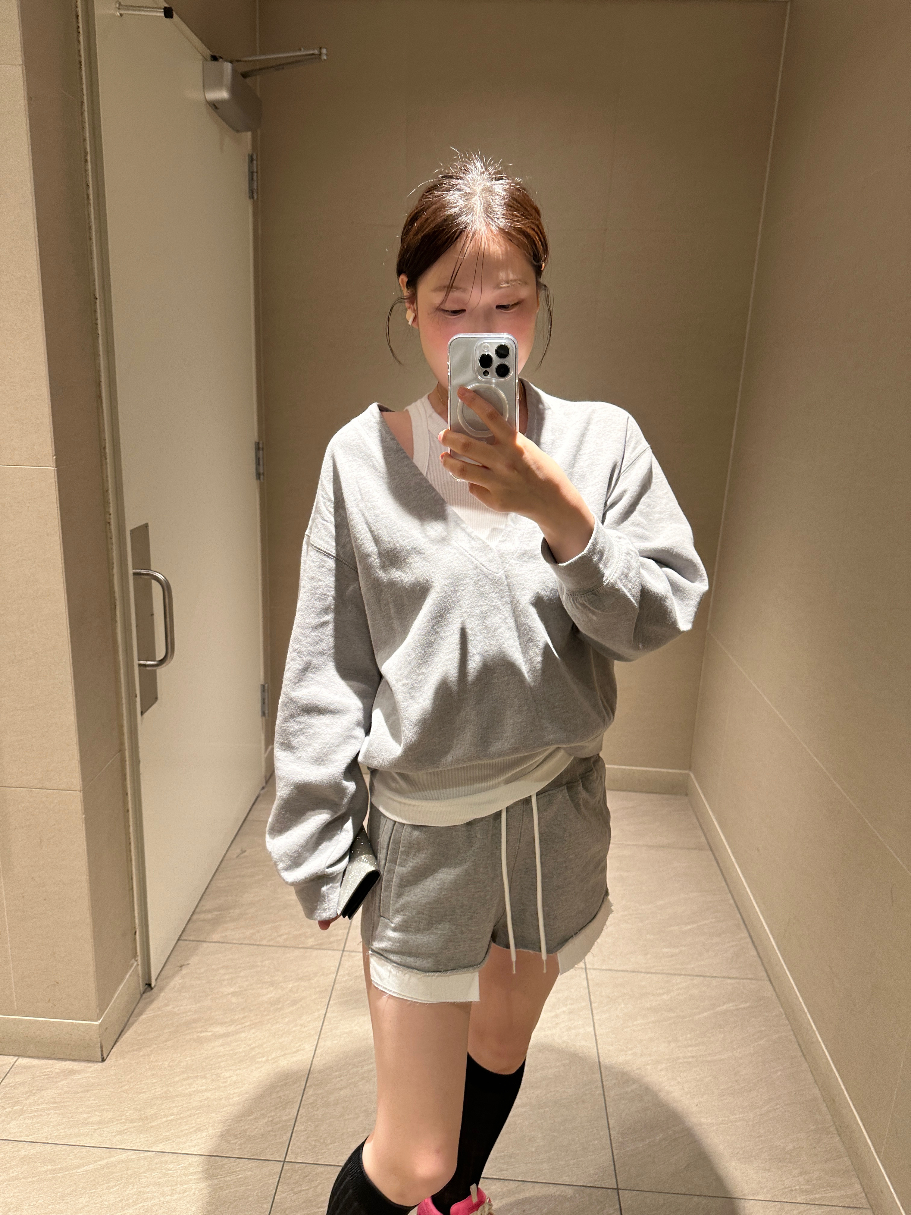 Nike x Jacquemus Air Humara LX Pink Flash 착용 스타일 - 3