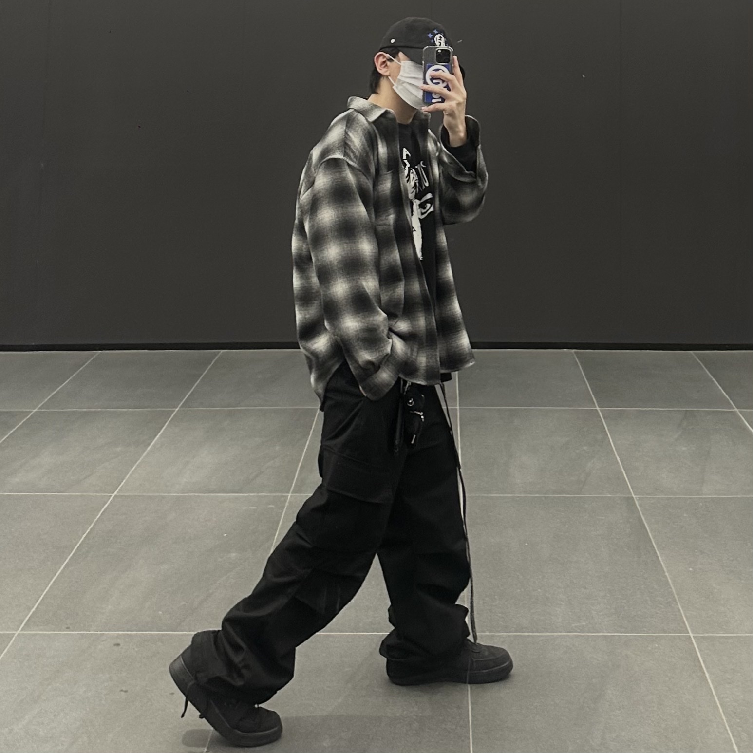 Nike x Stussy Air Force 1 Low Triple Black 착용 스타일 - 1