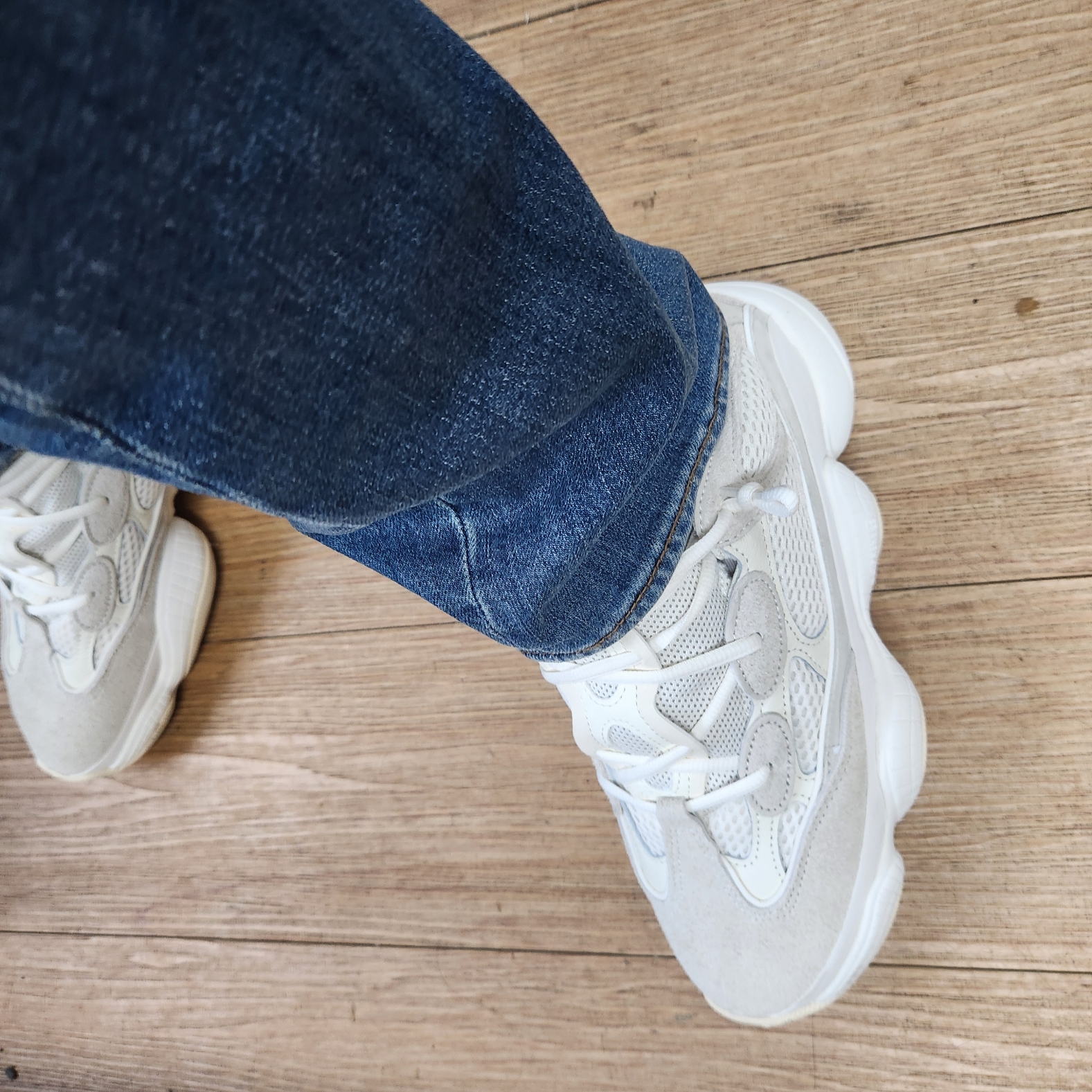 Adidas Yeezy 500 Bone White 착용 스타일 - 3