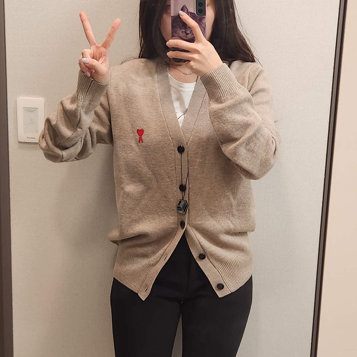 AMI de Coeur Wool Cardigan Beige 착용 스타일