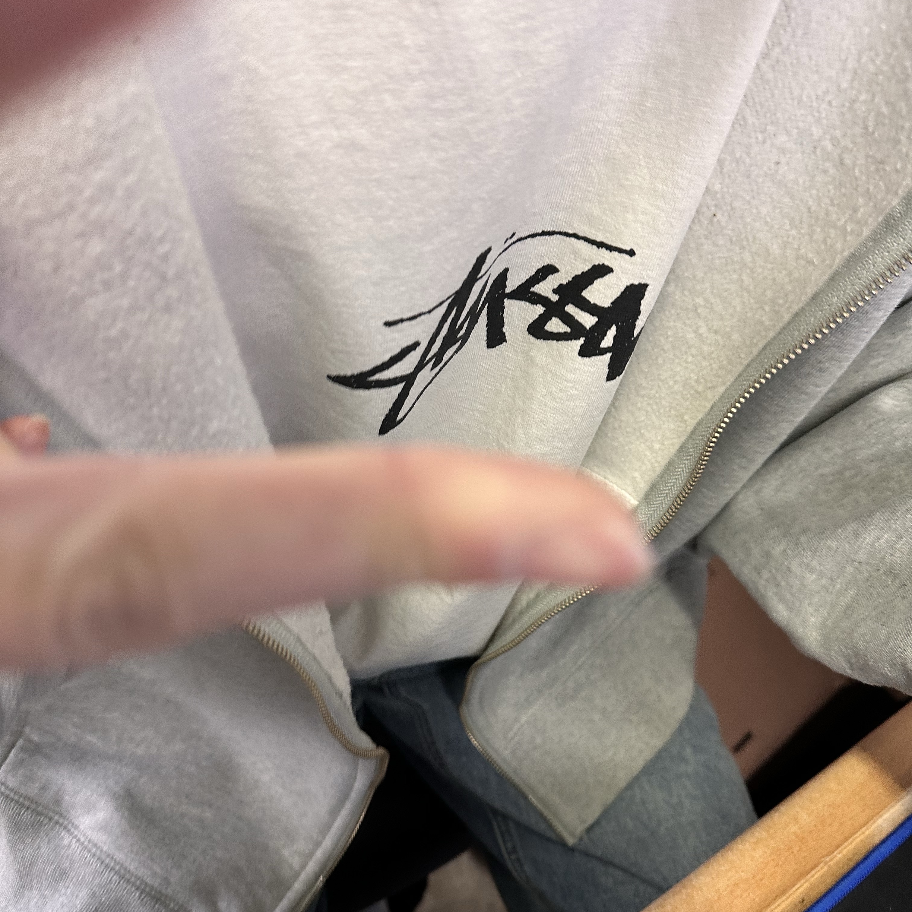 Stussy Basic Stussy LS T-Shirt Khaki 2023 착용 스타일