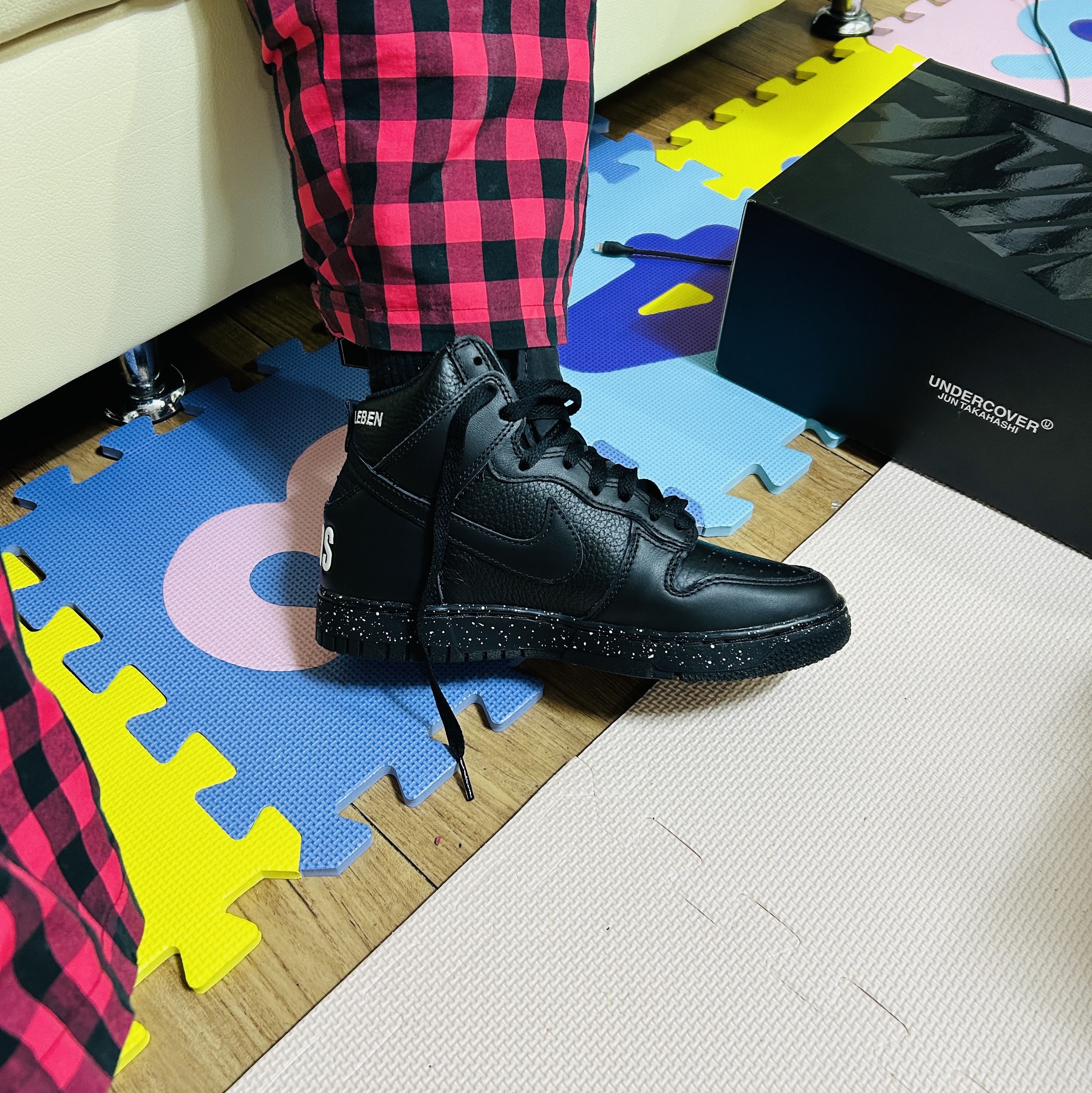 Nike x Undercover Dunk High 1985 Black 착용 스타일 - 3