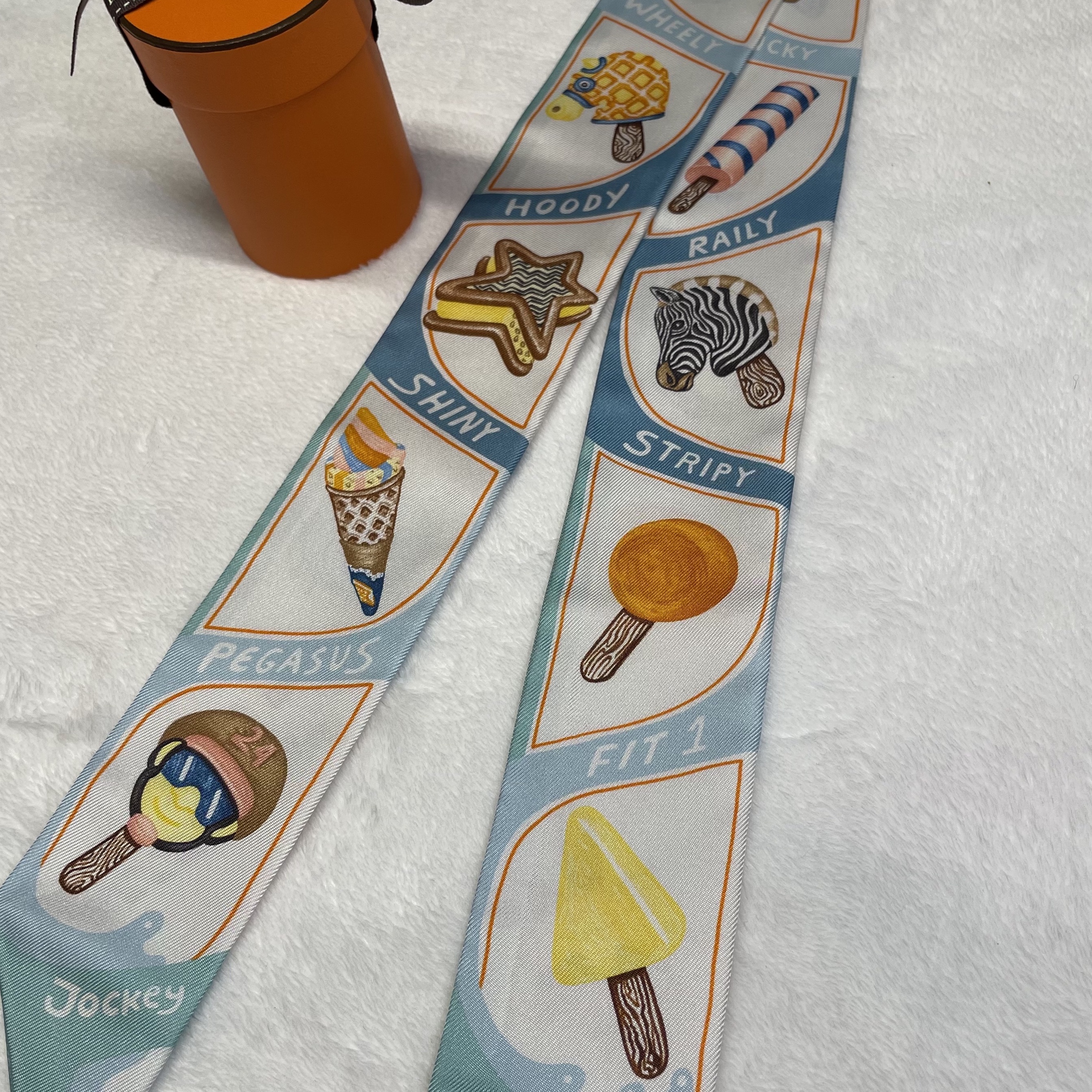 (W) Hermes Funny Ice Cream Twilly Aqua Orange Jaune 착용 스타일 - 2