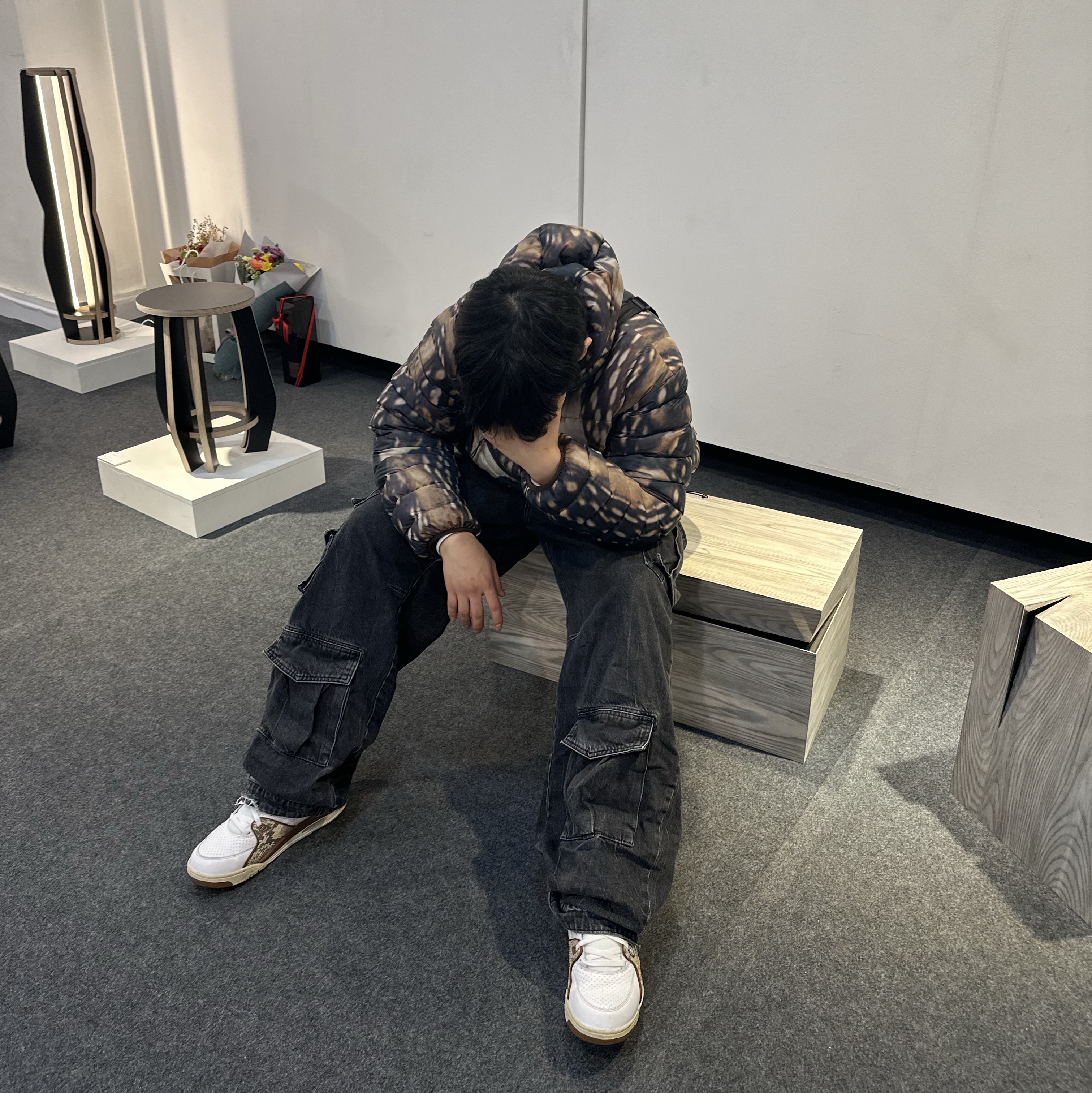 Zara Utility Cargo Jeans Black, Nike x Stussy Air Flight 89 Low White and Pecan 착용 스타일