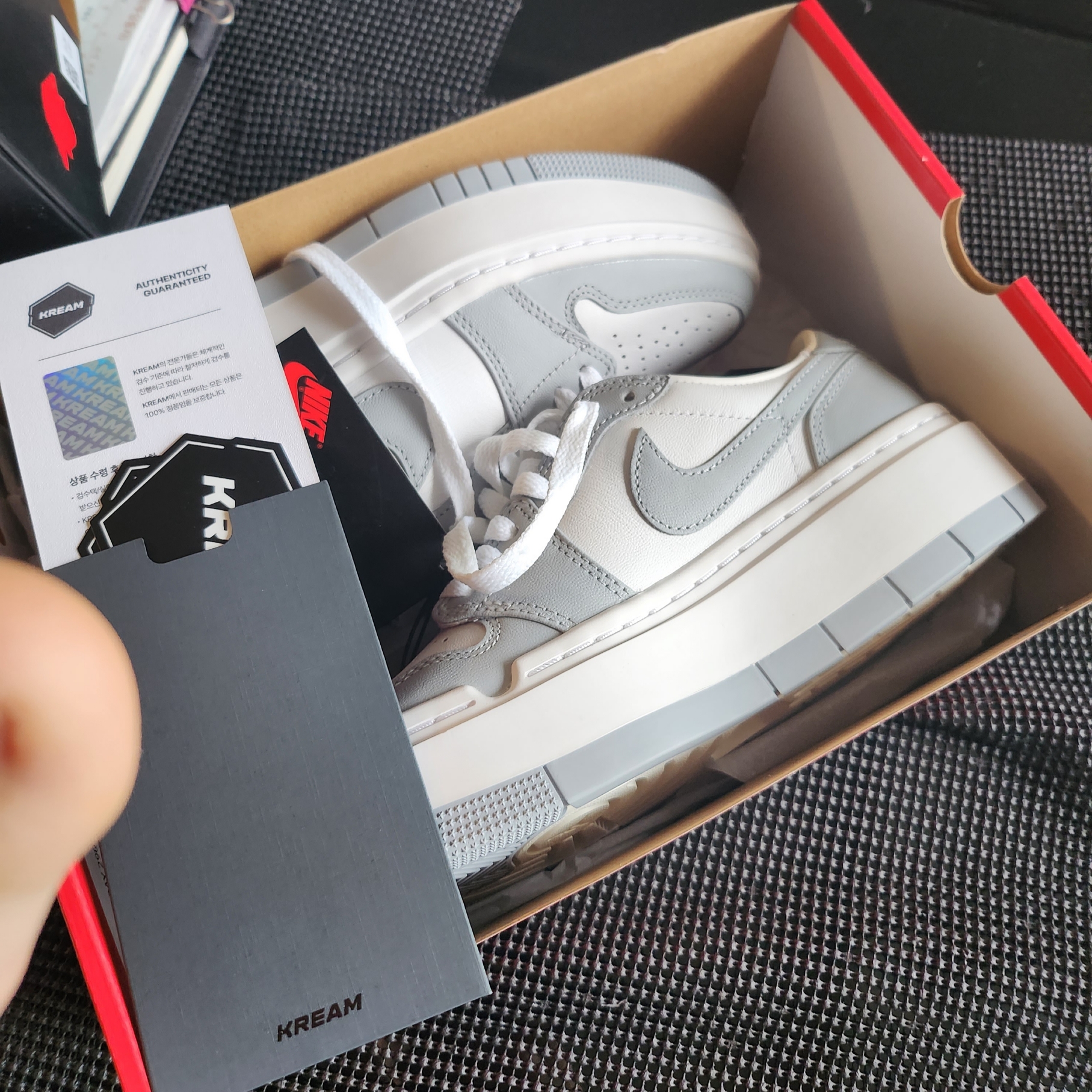 (W) Jordan 1 Elevate Low White and Wolf Grey 착용 스타일