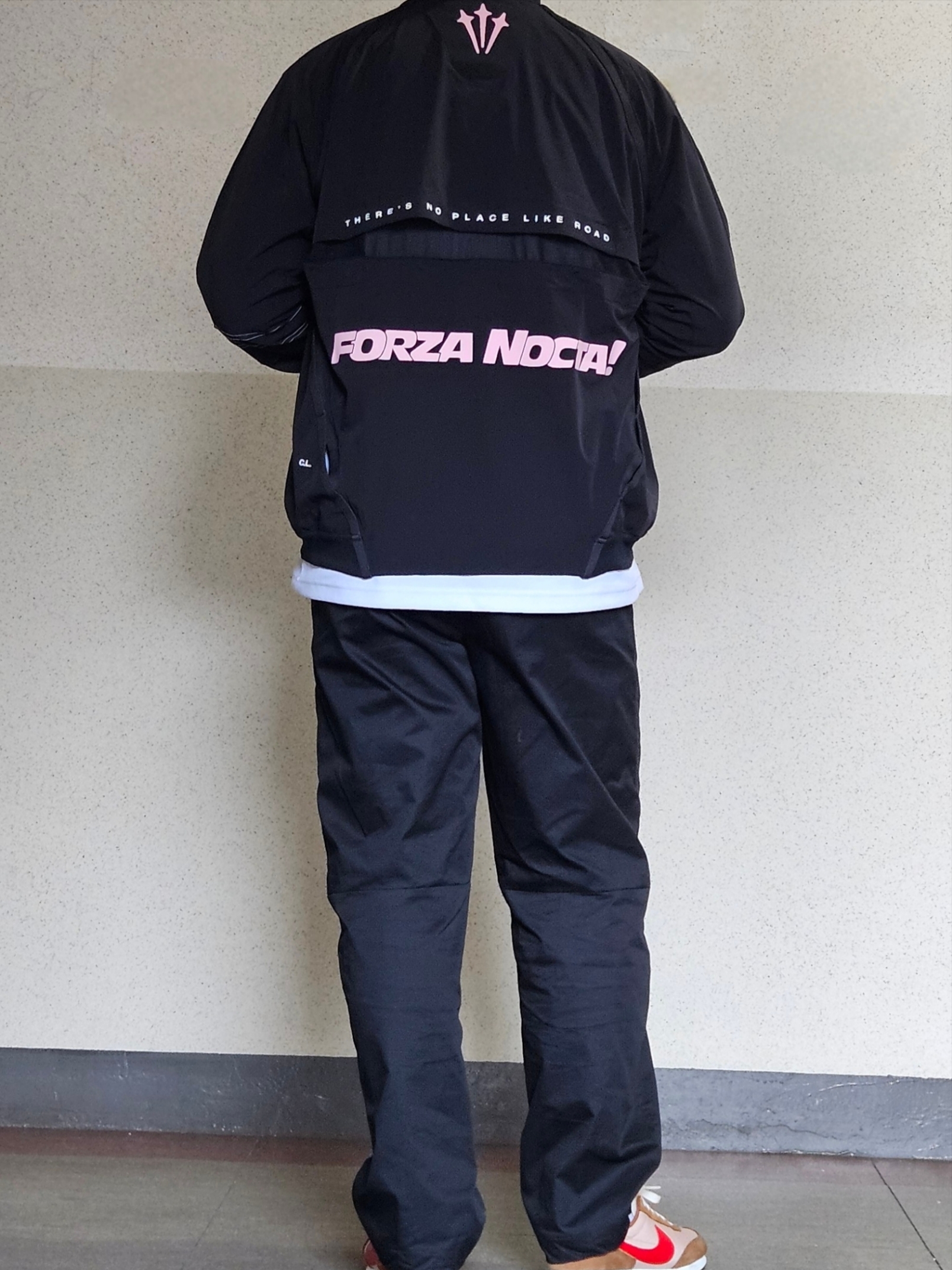 (W) Nike x Drake Nocta NRG LR L/S Crew Black (DV3631-010) 착용 스타일 - 2