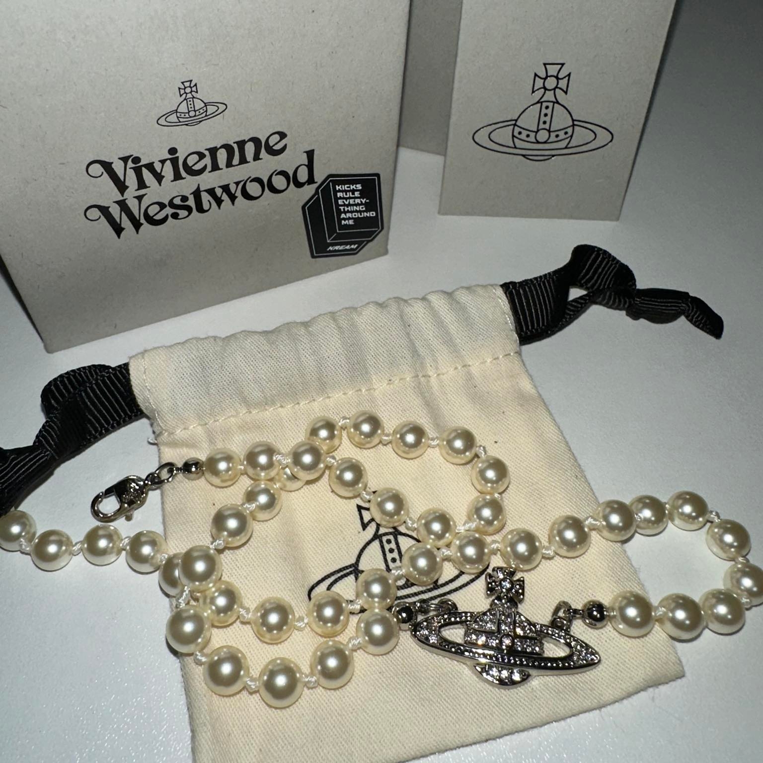 Vivienne Westwood Mini Bas Relief Choker Silver 착용 스타일 - 2