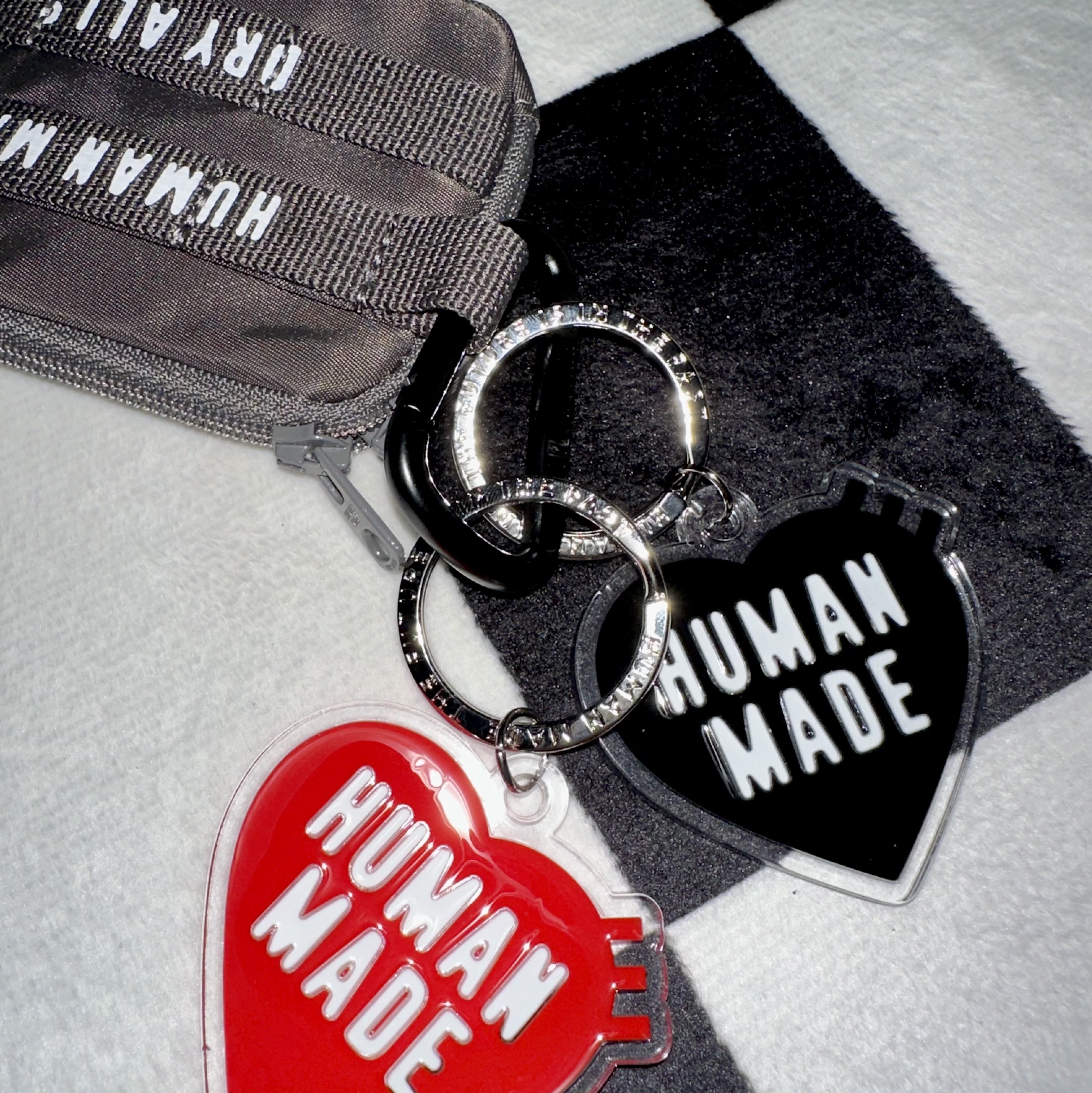 Human Made Military Card Case Gray, Human Made Heart Keyring Red 착용 스타일
