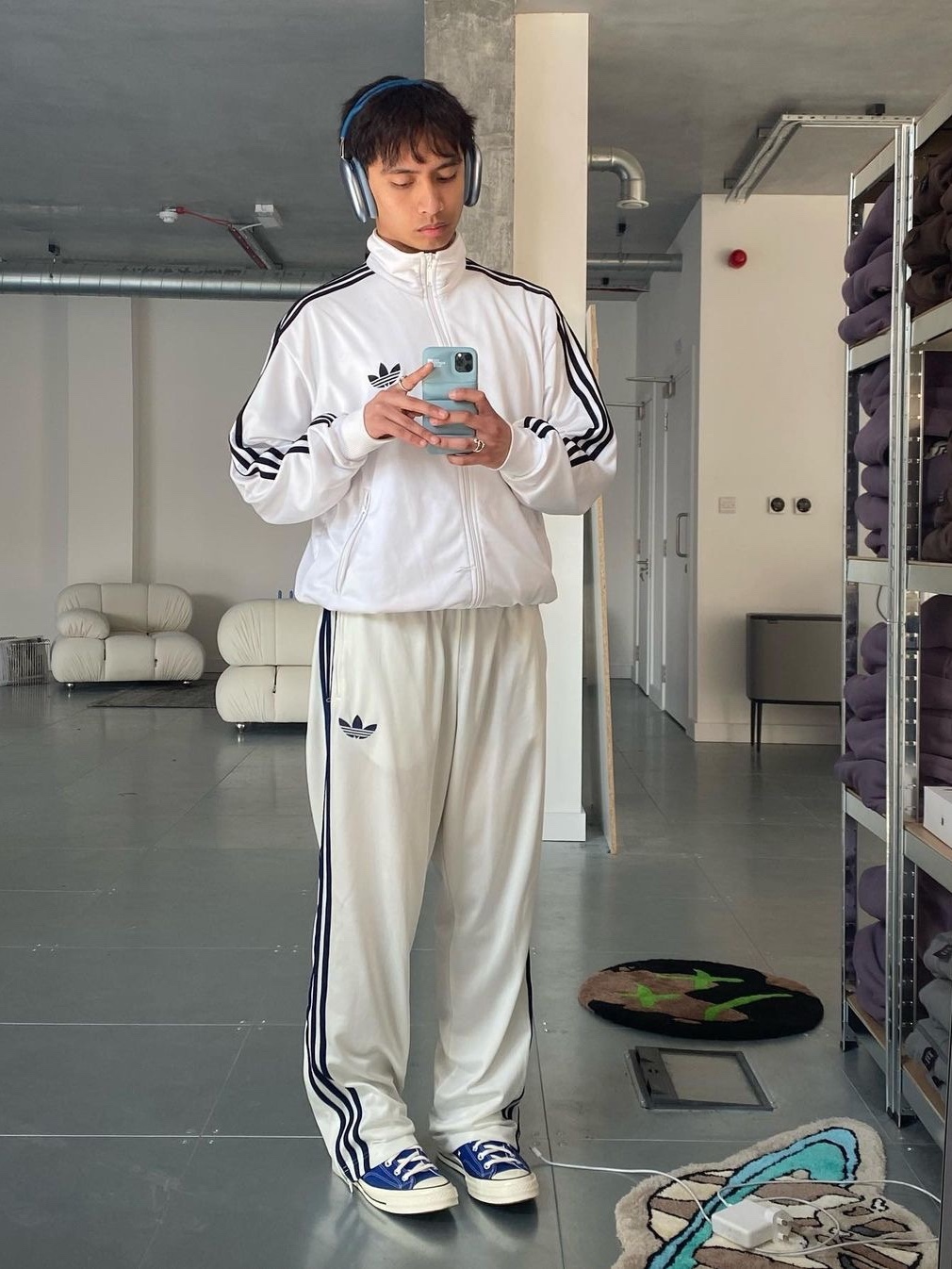 Adidas Adicolor Classic Waffle Beckenbauer Track Pants Wonder White - KR Sizing, Adidas Originals Beckenbauer Track Pants Shadow Green - KR Sizing 착용 스타일 - 2