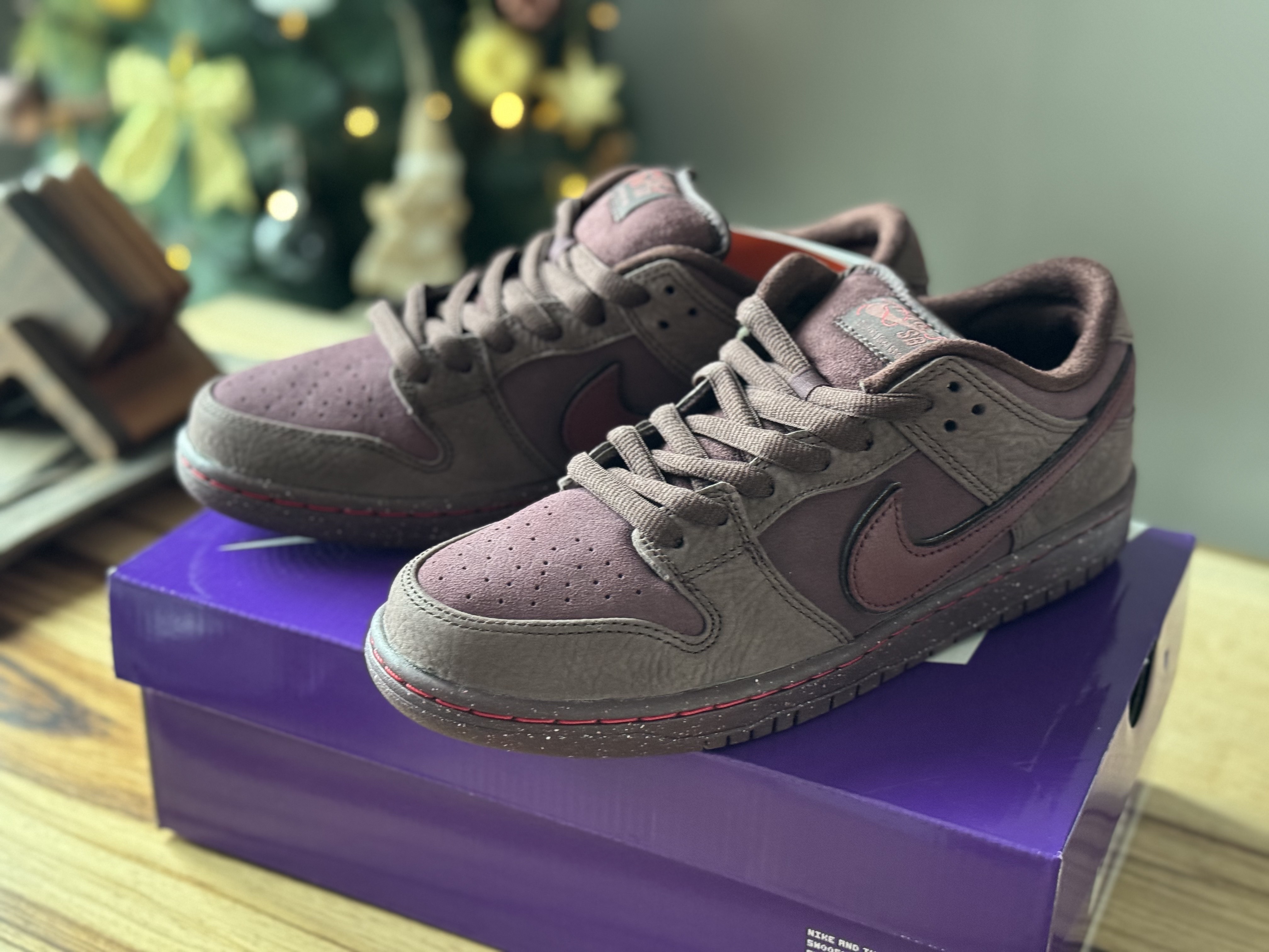 Nike SB Dunk Low PRM Burgundy Crush 착용 스타일 - 2