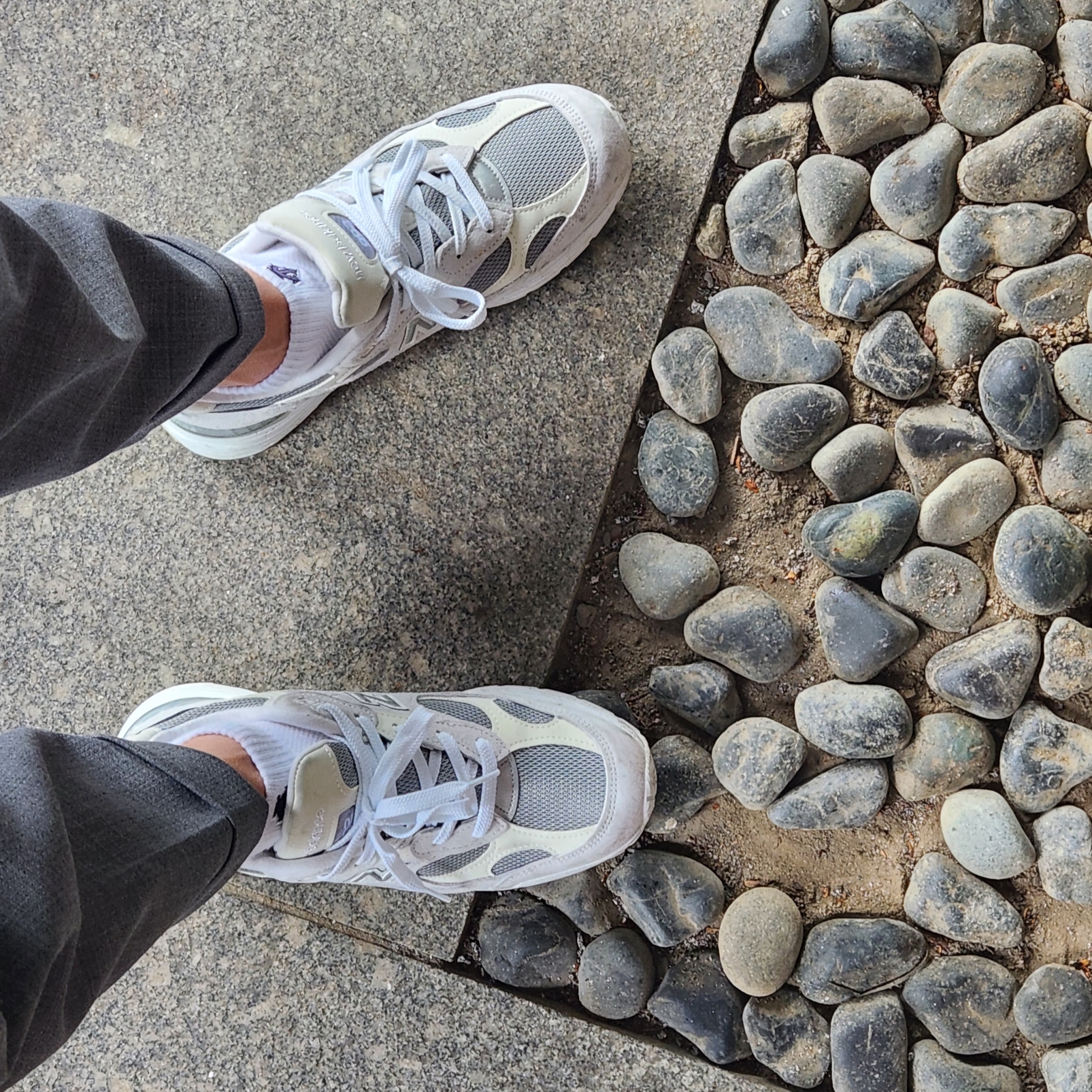 New Balance 992 Made in USA White Silver 착용 스타일 - 2