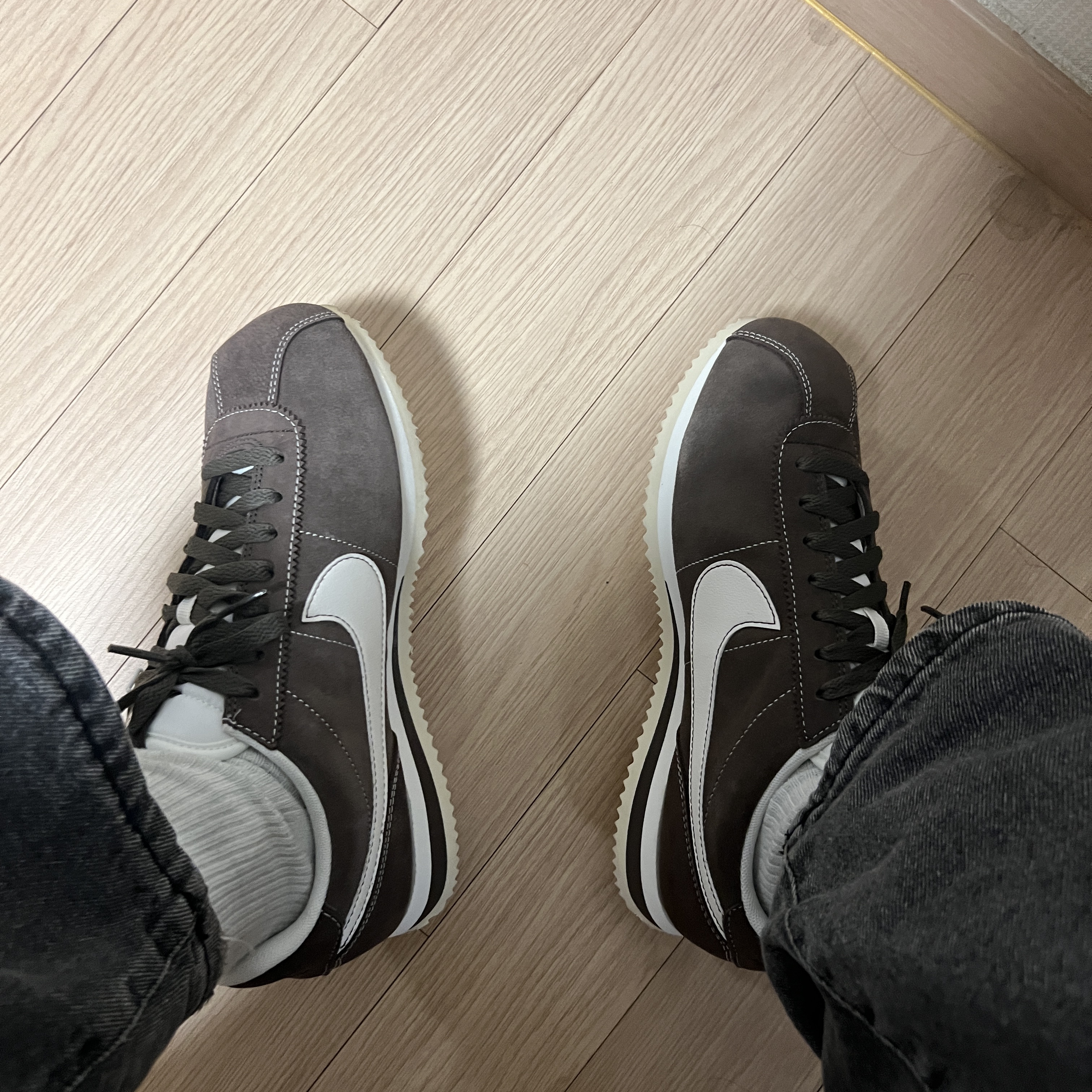 Nike Cortez SE Hangul Day Baroque Brown Sail 착용 스타일 - 2