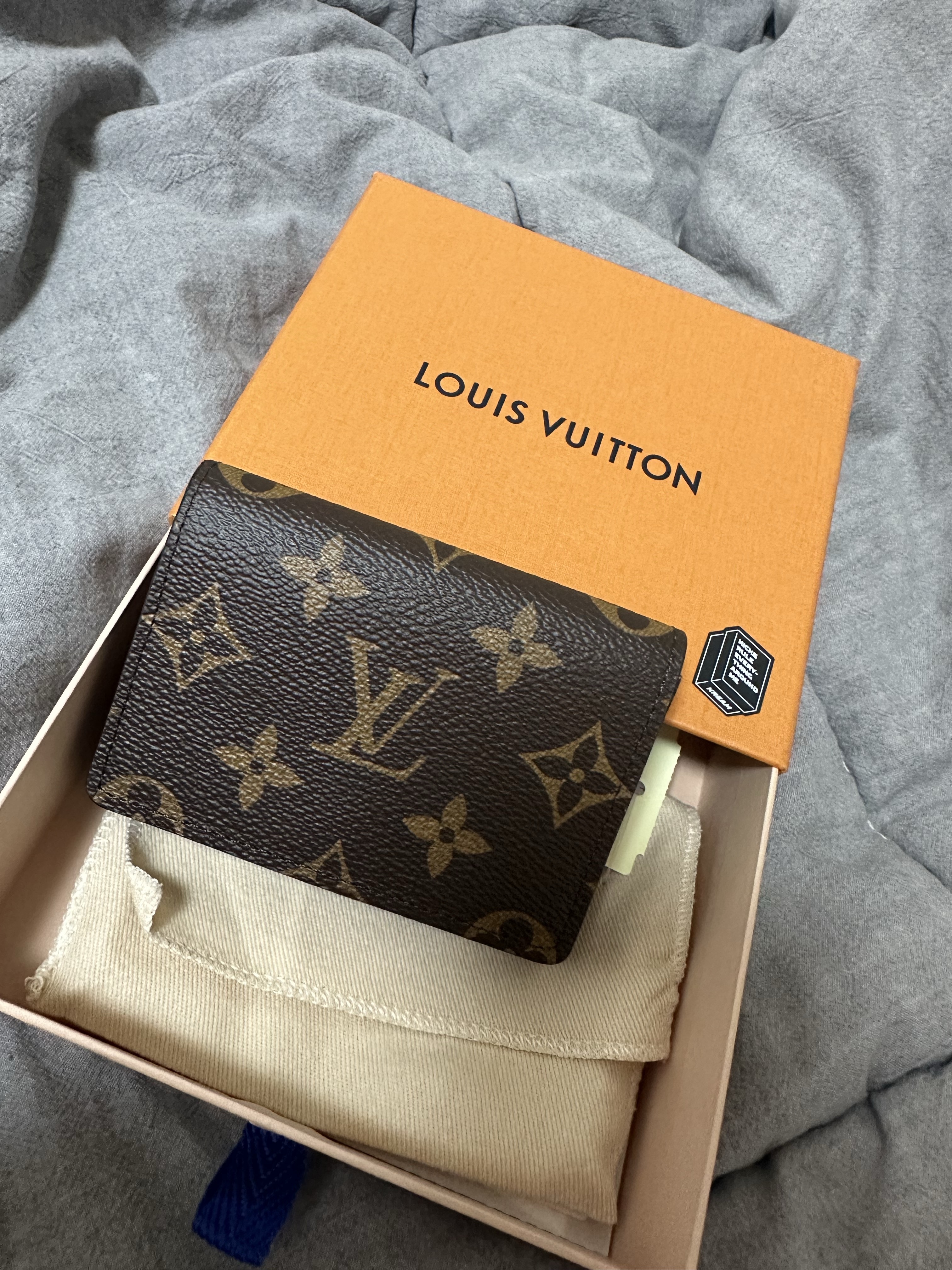 Louis Vuitton Envelope Business Card Holder Monogram 착용 스타일